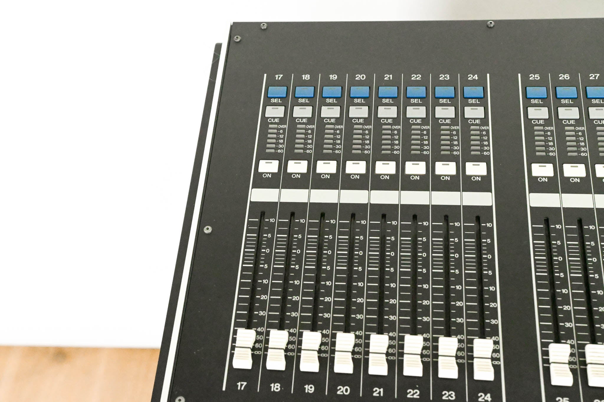 Yamaha M7CL-48 48-Channel Digital Audio Mixing Console