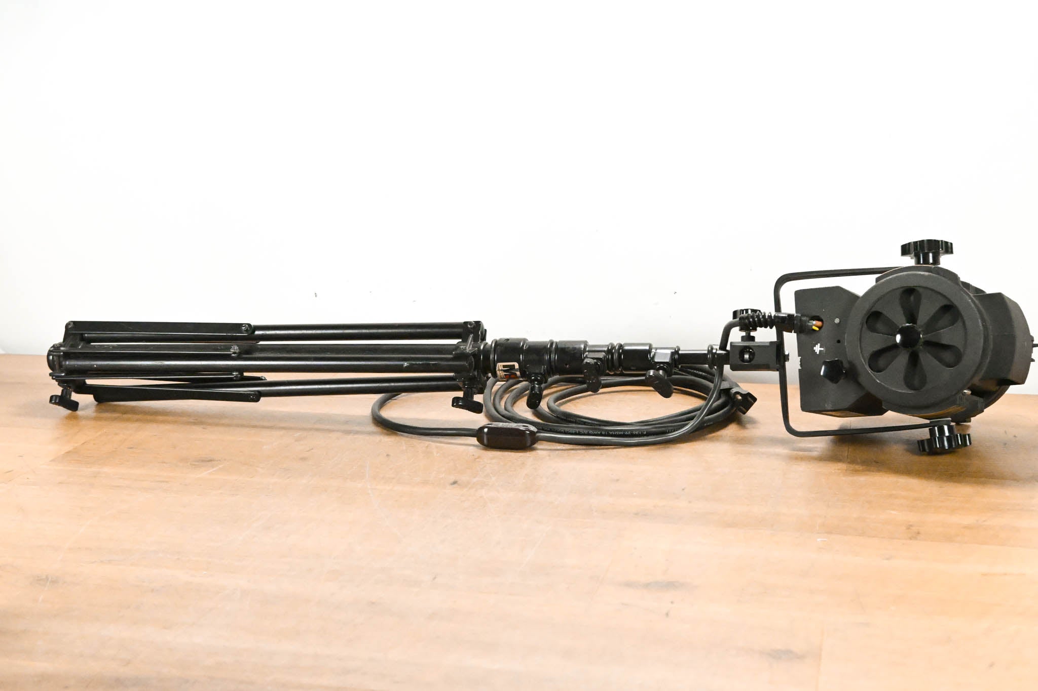 LTM Pepper 650W Fresnel Light