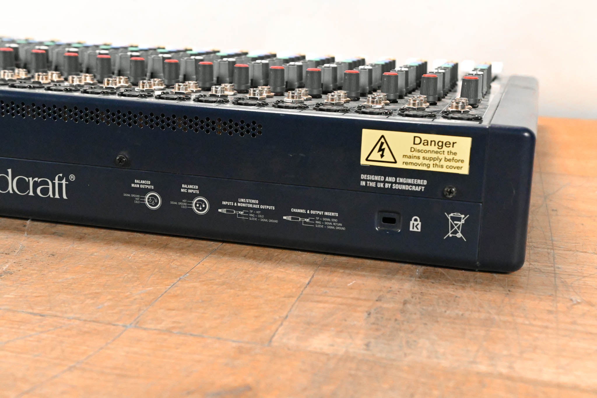Soundcraft MFXi 20/2 20-Channel Analog Mixer with Effects