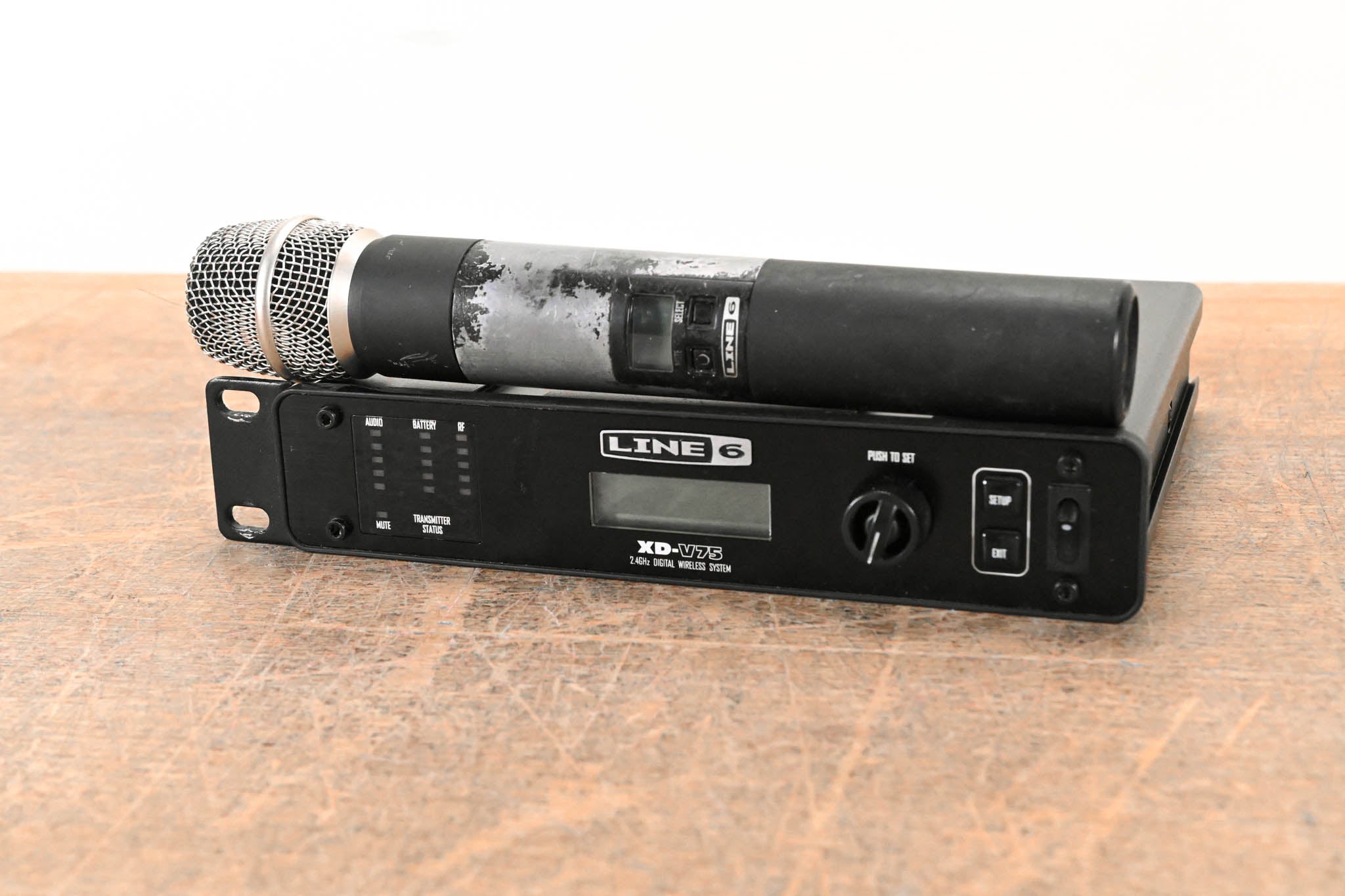 Line 6 XD-V75 2.4GHz Digital Wireless Handheld Microphone System