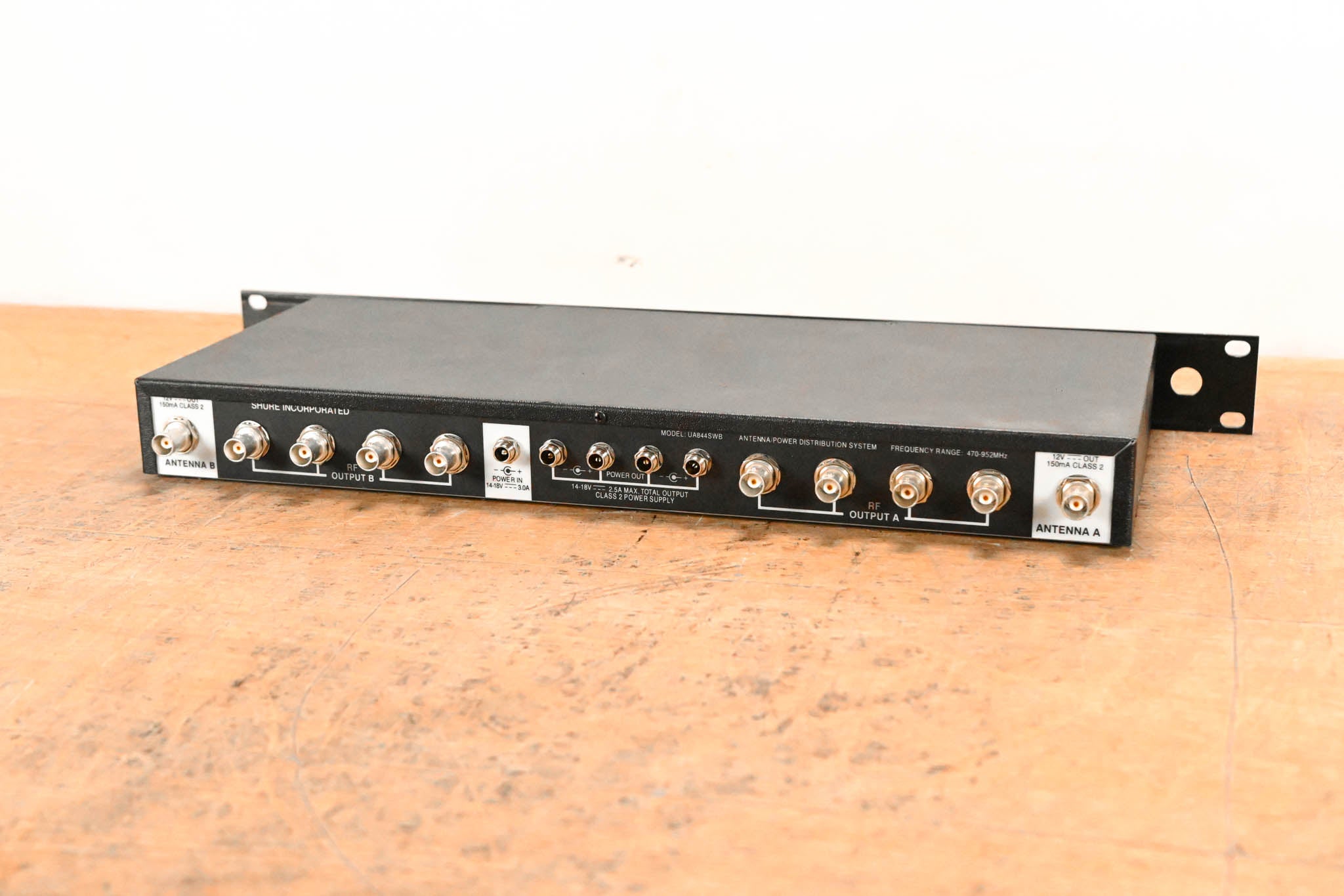 Shure UA844SWB Antenna Distribution System - 470-952 MHz NO POWER SUPPLY