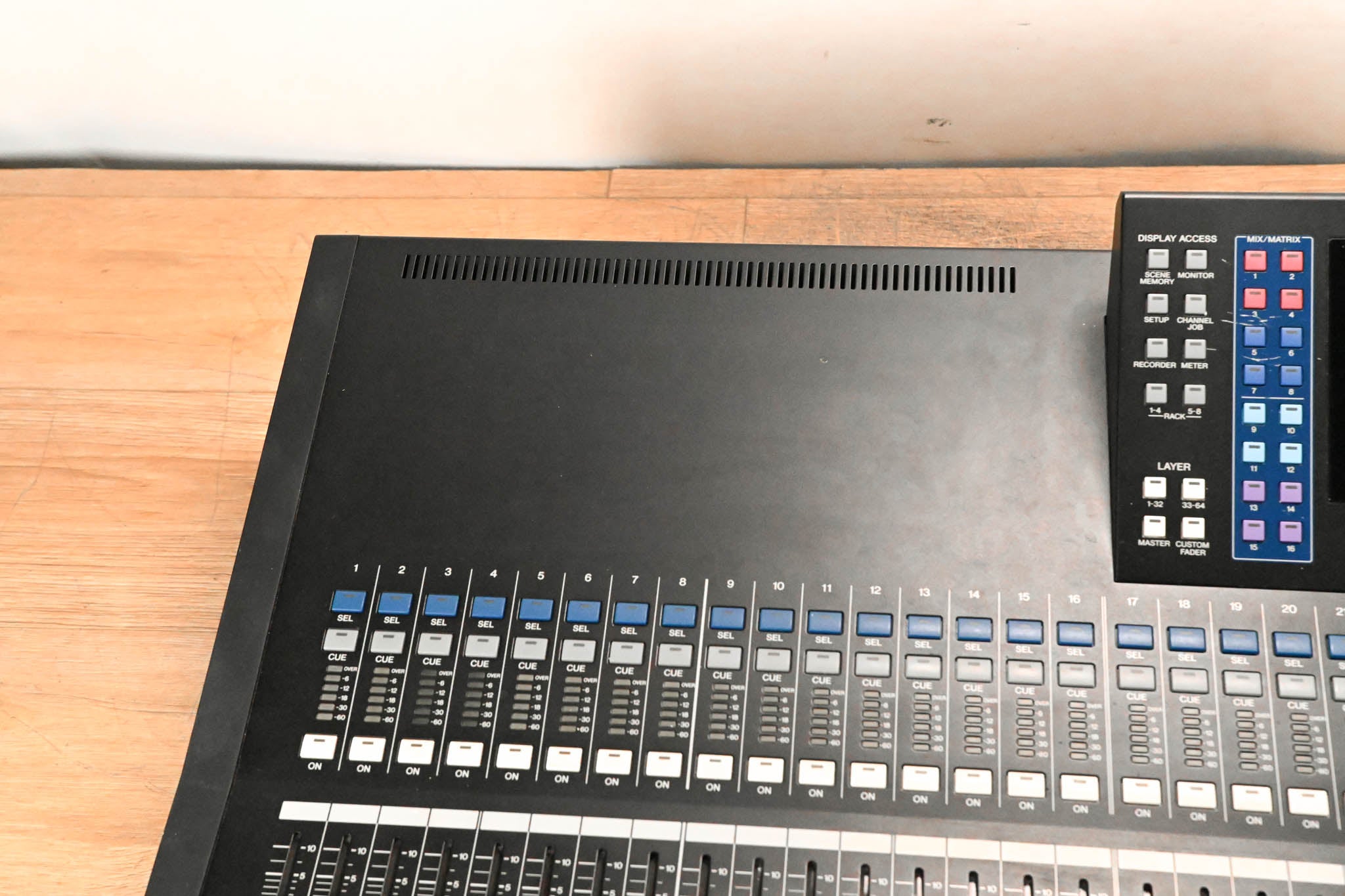 Yamaha LS9-32 32-Input Digital Mixing Console CG01SF3