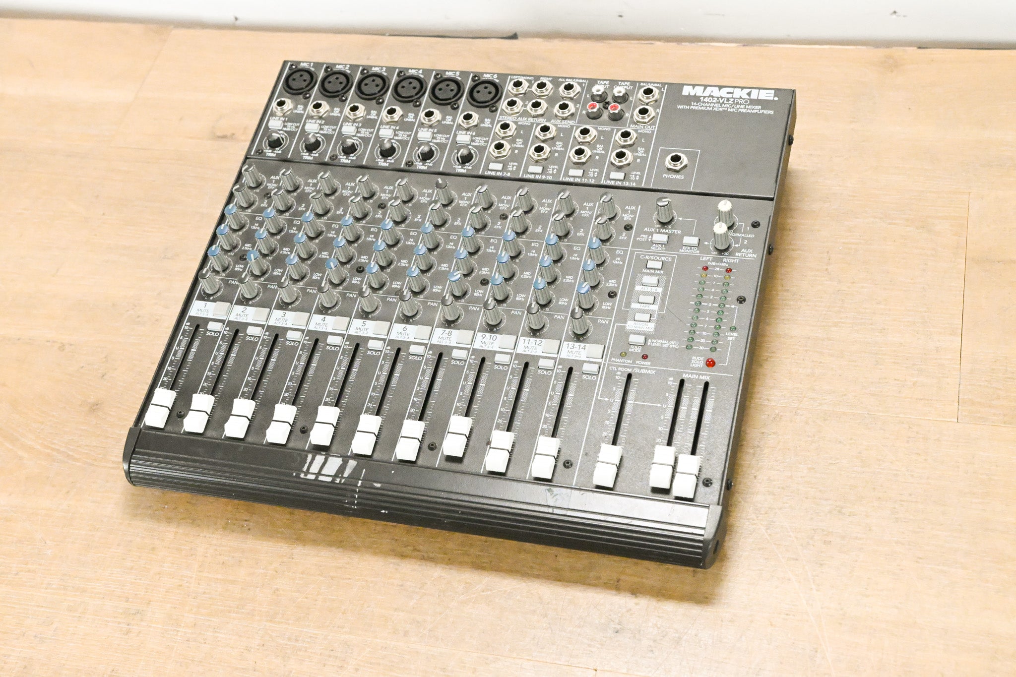 Mackie 1402-VLZ PRO 14-Channel Analog Mixing Console