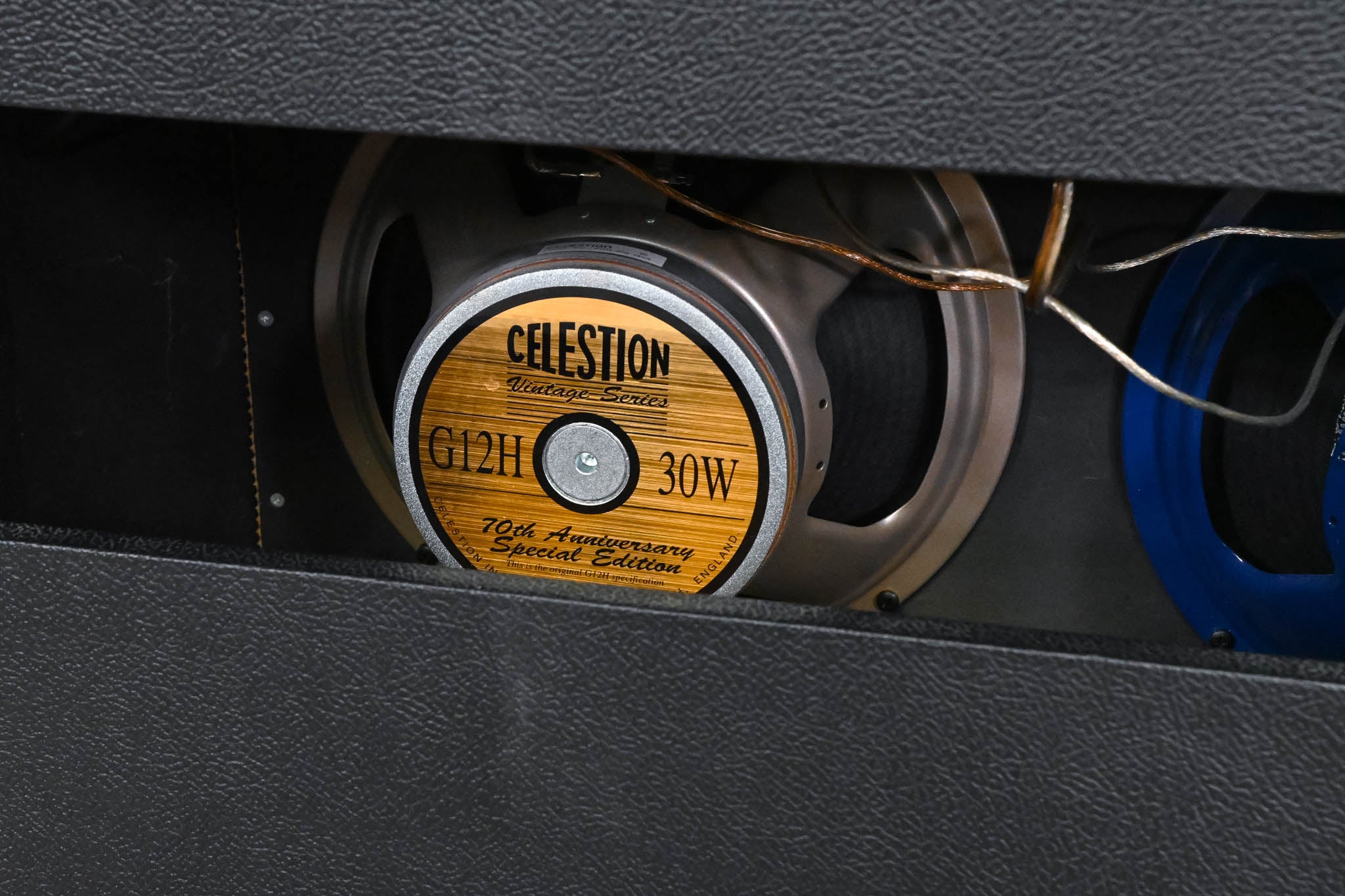 Avatar Speakers 2x12 16 ohm Cabinet