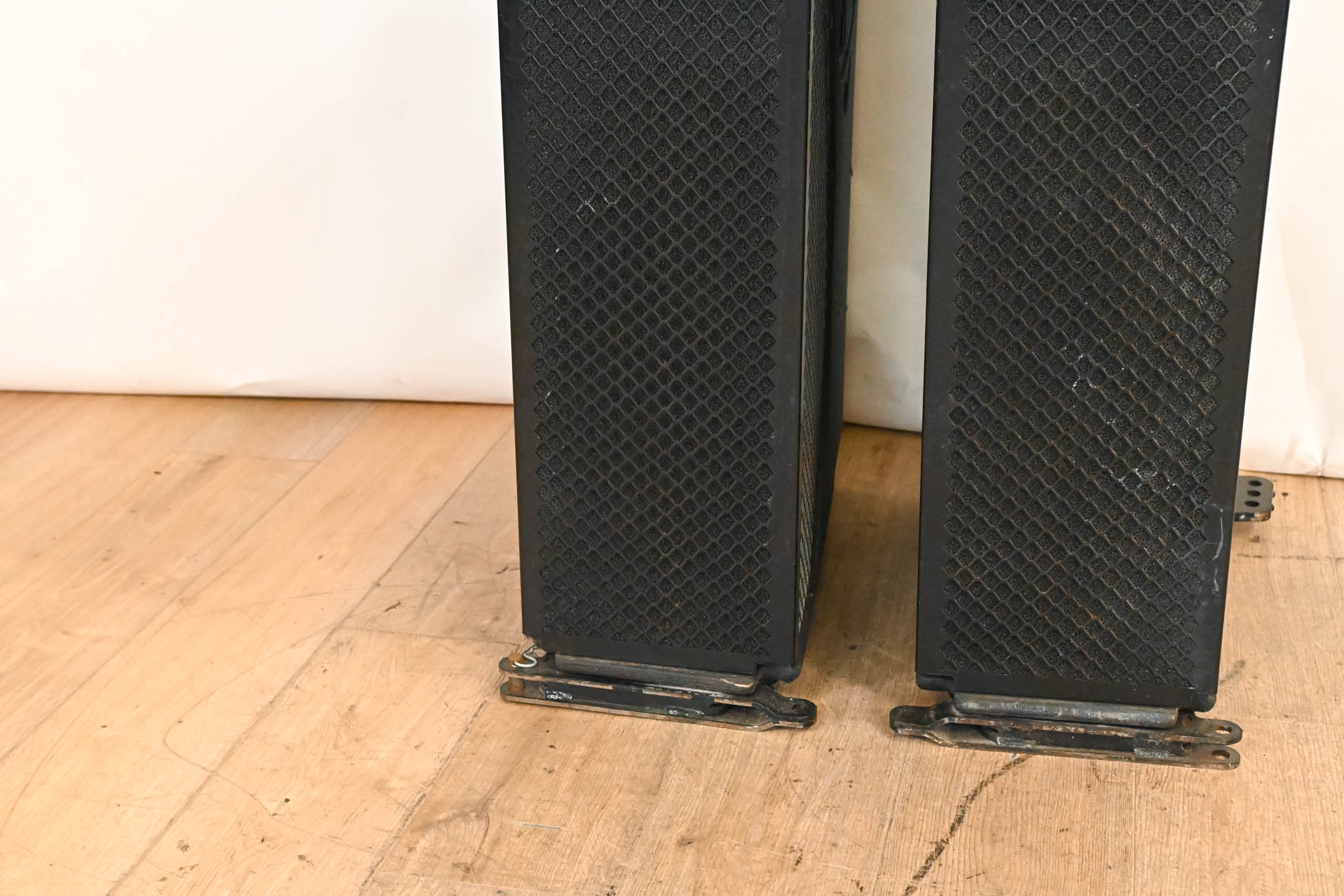 Soundbridge Xyon 7208XY Compact Line-Array Speaker (PAIR)