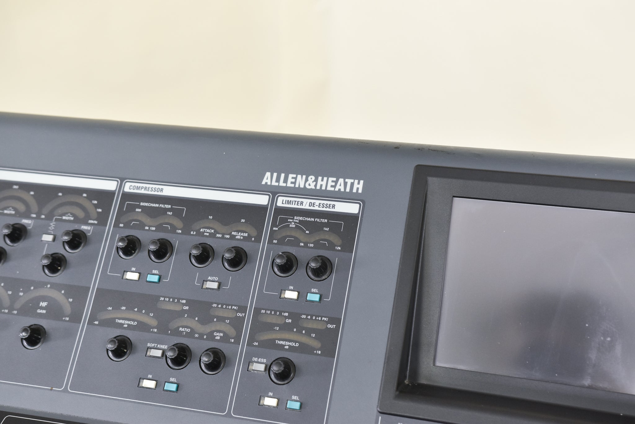 Allen & Heath iLive-T112 Mixing Console with iDR-48 Stage Box
