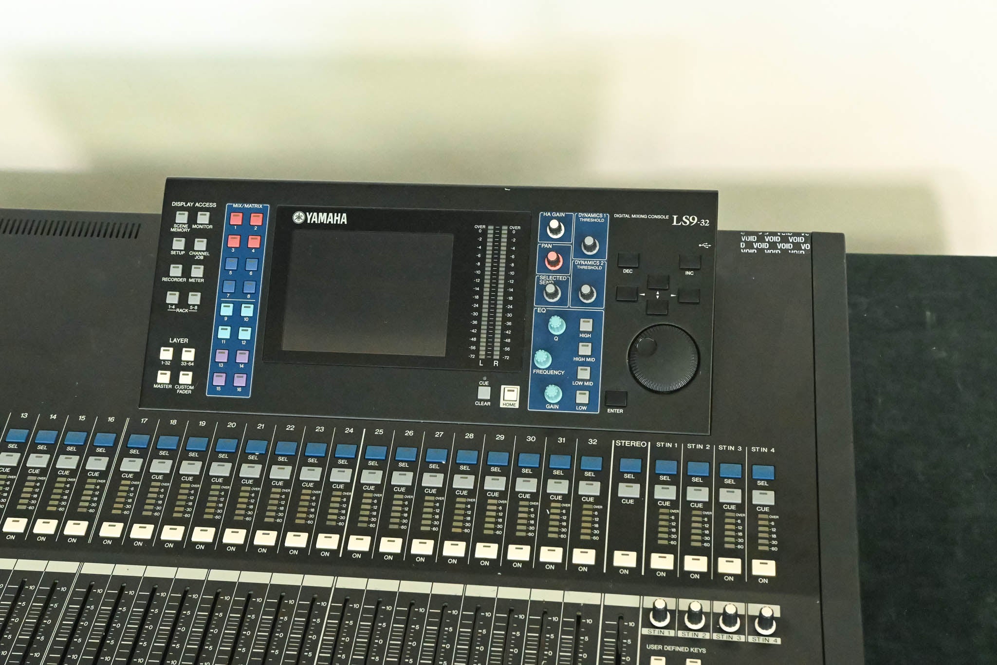 Yamaha LS9-32 32-Input Digital Mixing Console CG01SHA