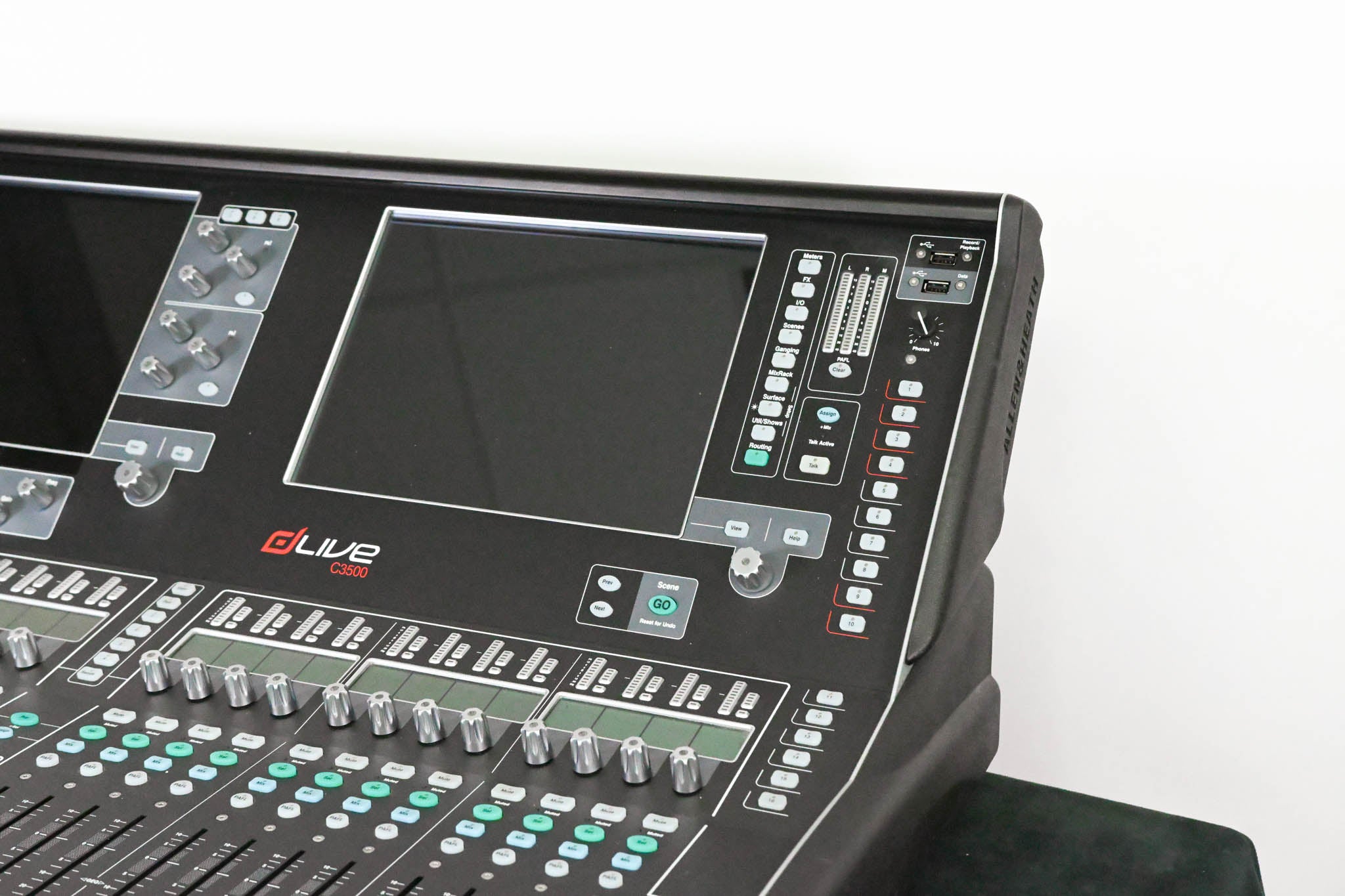 Allen & Heath dLive C3500 Control Surface w/ CDM48 48-in/24-out MixRack