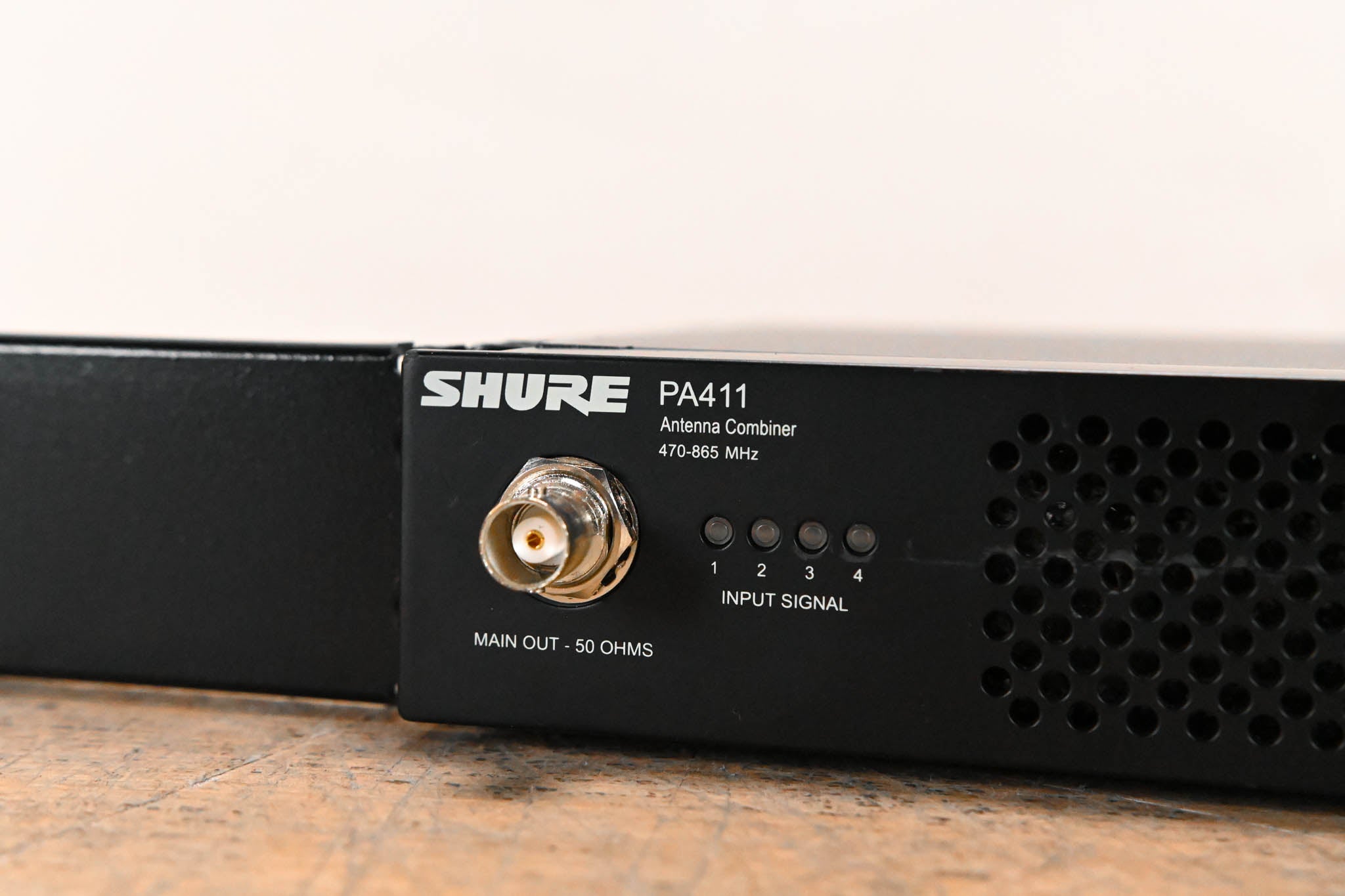 Shure PA411 Antenna Combiner for PSM 300 Series Wireless NO POWER SUPPLY