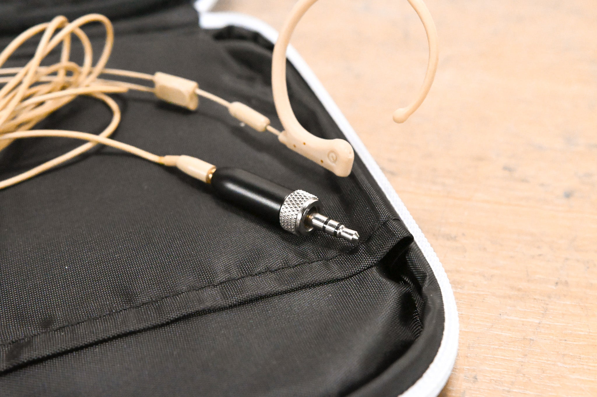 Que Audio QA22 BE Omnidirectional Headset Mic w/ SEL Adapter for Senn.