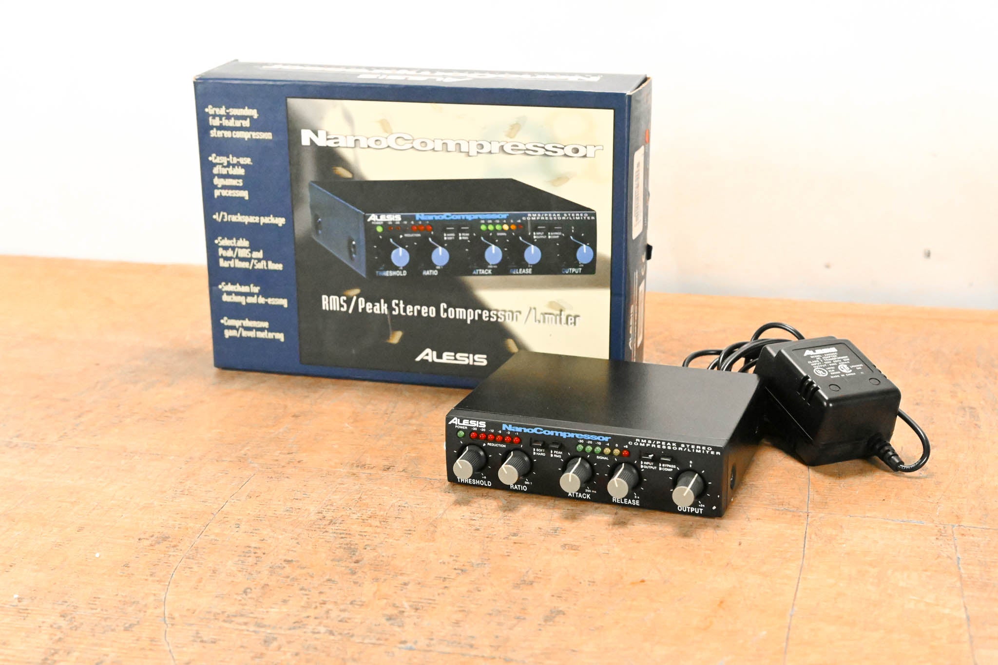 Alesis NanoCompressor RMS/Peak Stereo Compressor