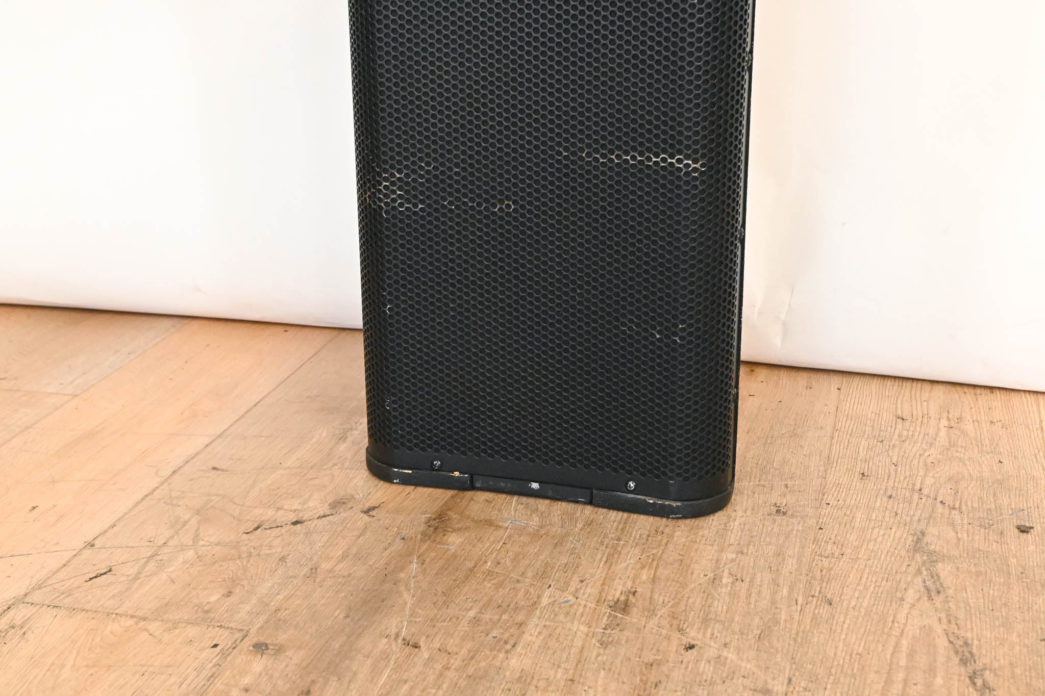 QSC AP-5102 2-Way Acoustic Performance Loudspeaker - Black
