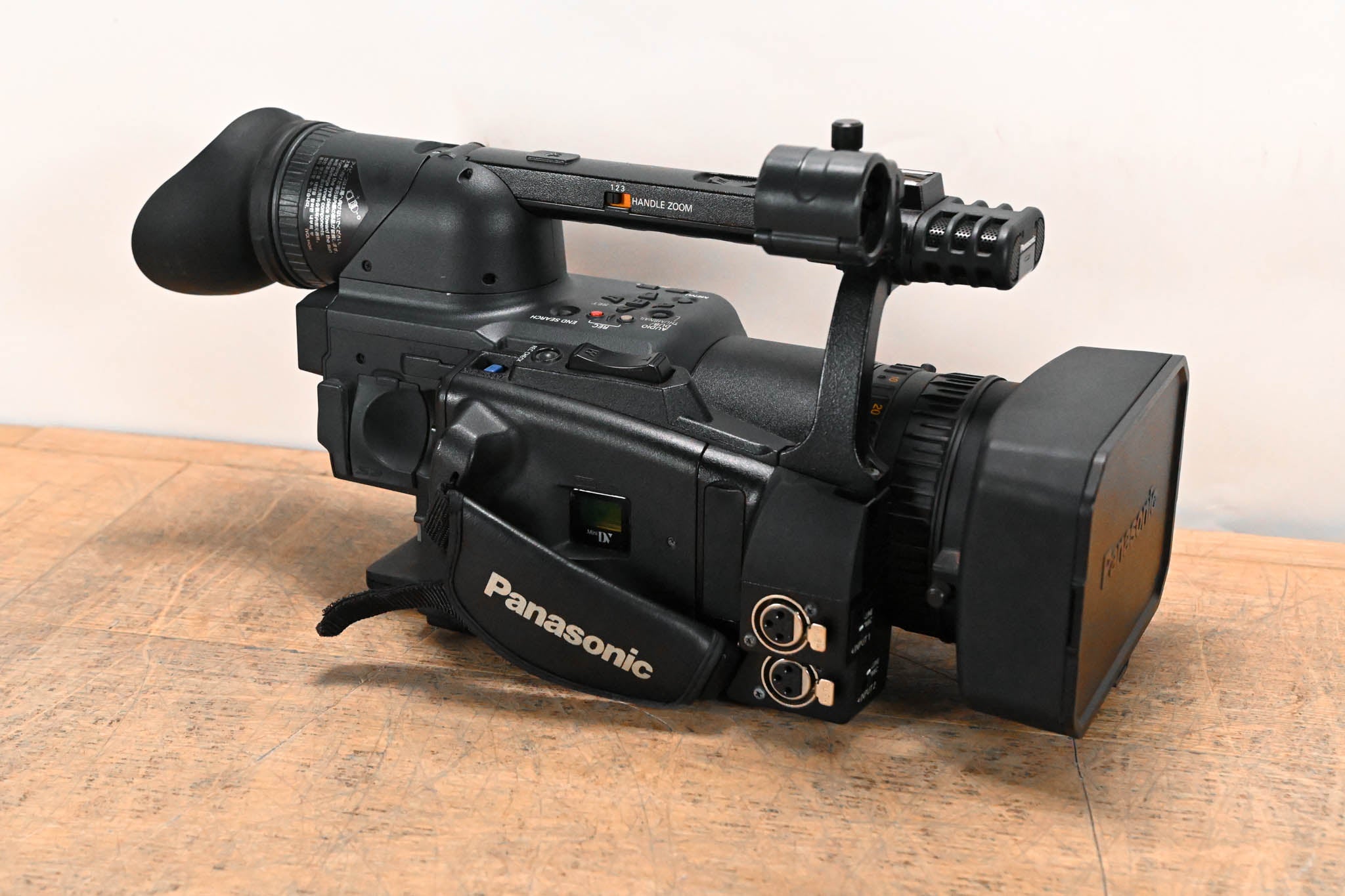 Panasonic AG-HVX200AP 3-CCD P2/DVCPRO HD Camcorder