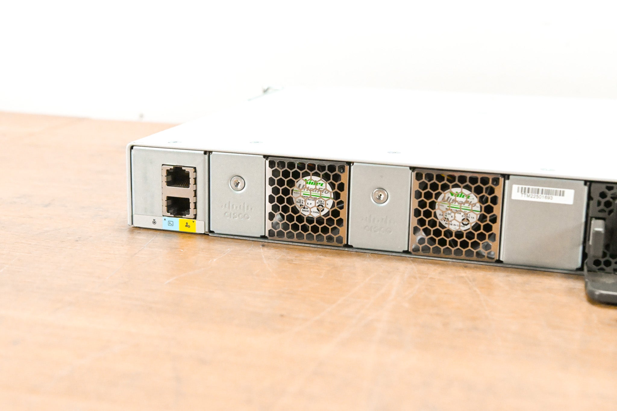 Cisco Catalyst C9200L-24T-4G-E V01 24-Port PoE+ Switch with 4x1G Uplinks