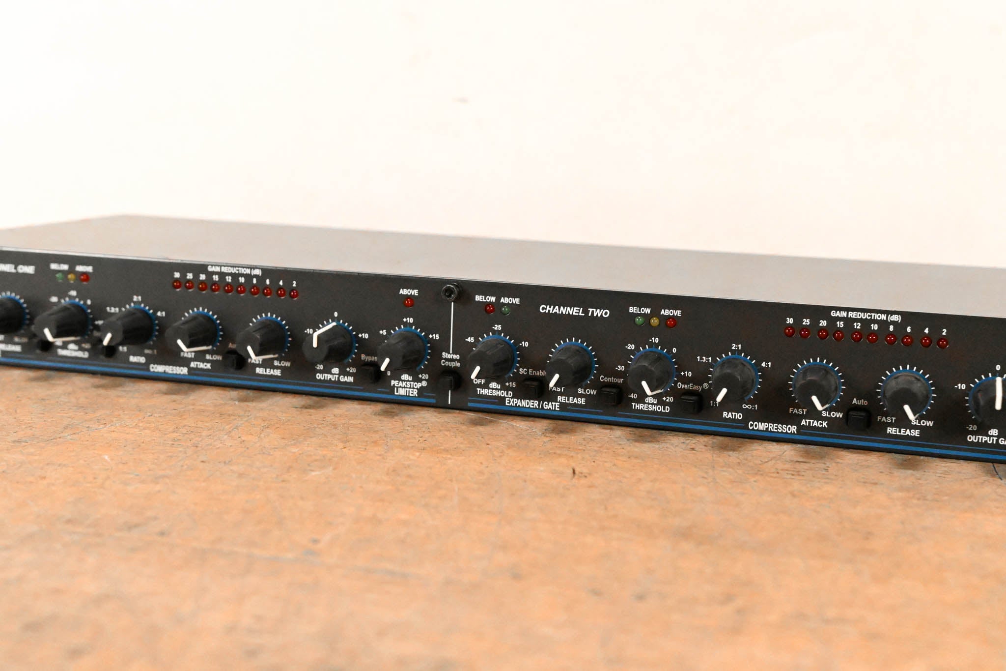 dbx 166XL 2-Channel Compressor/Limiter/Gate