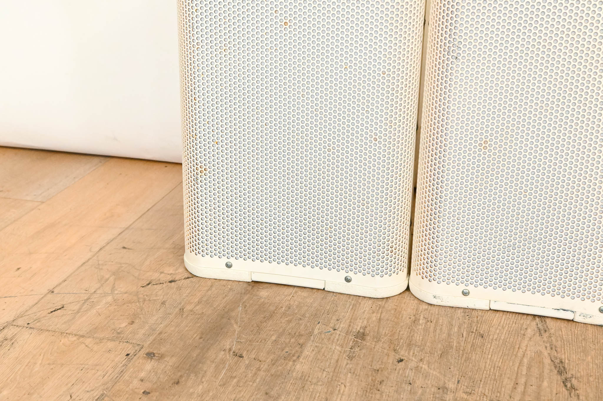 QSC AP-5102 2-Way Acoustic Performance Loudspeaker - White  (PAIR)