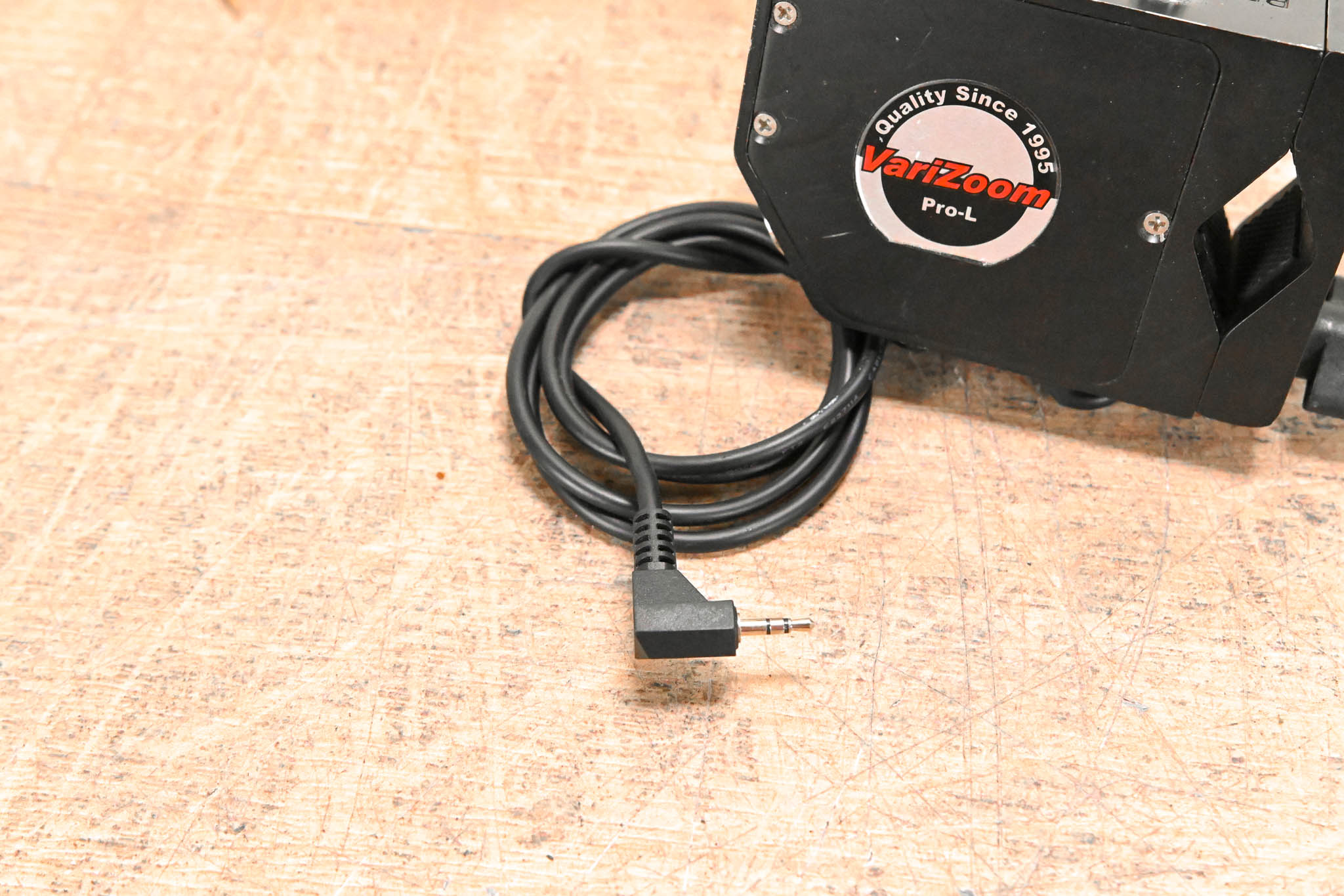 VariZoom VZ-PRO-L LANC Lens Zoom Control for Sony / Canon Cameras