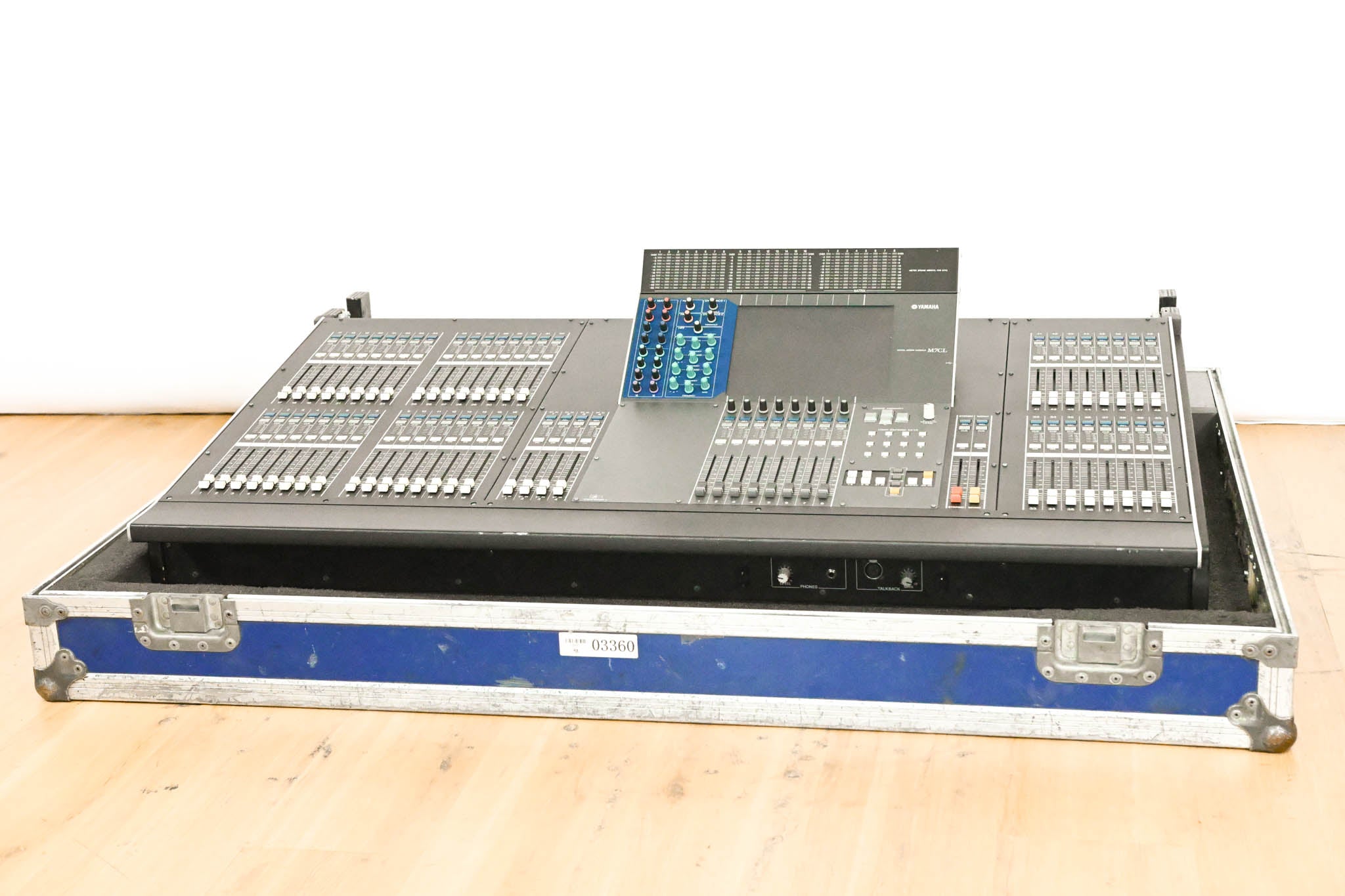 Yamaha M7CL-48 48-Channel Digital Audio Mixing Console with Road Case