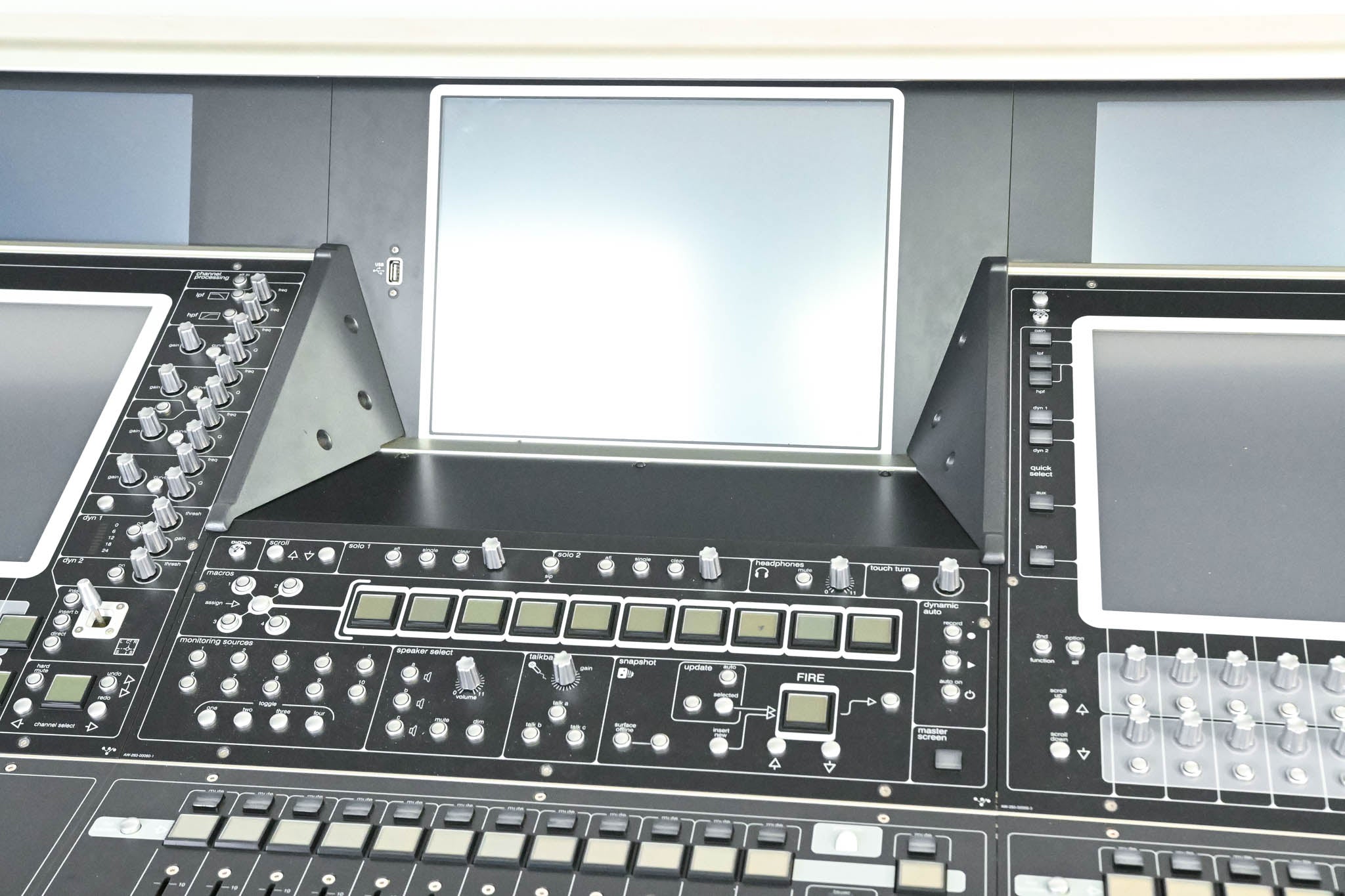 DiGiCo SD5 Digital Mixing Console w/ Waves Card, ST Optical & Road Case