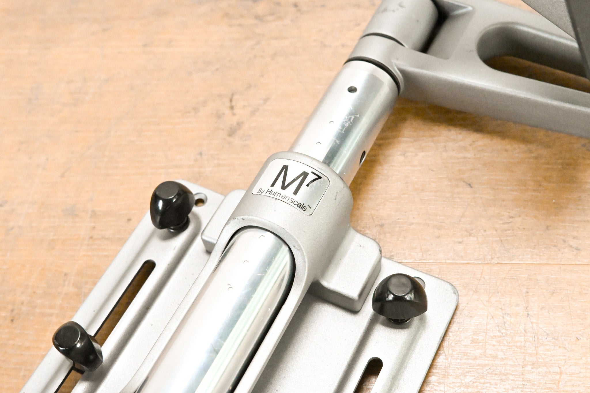Humanscale M7 Adjustable Monitor Arm