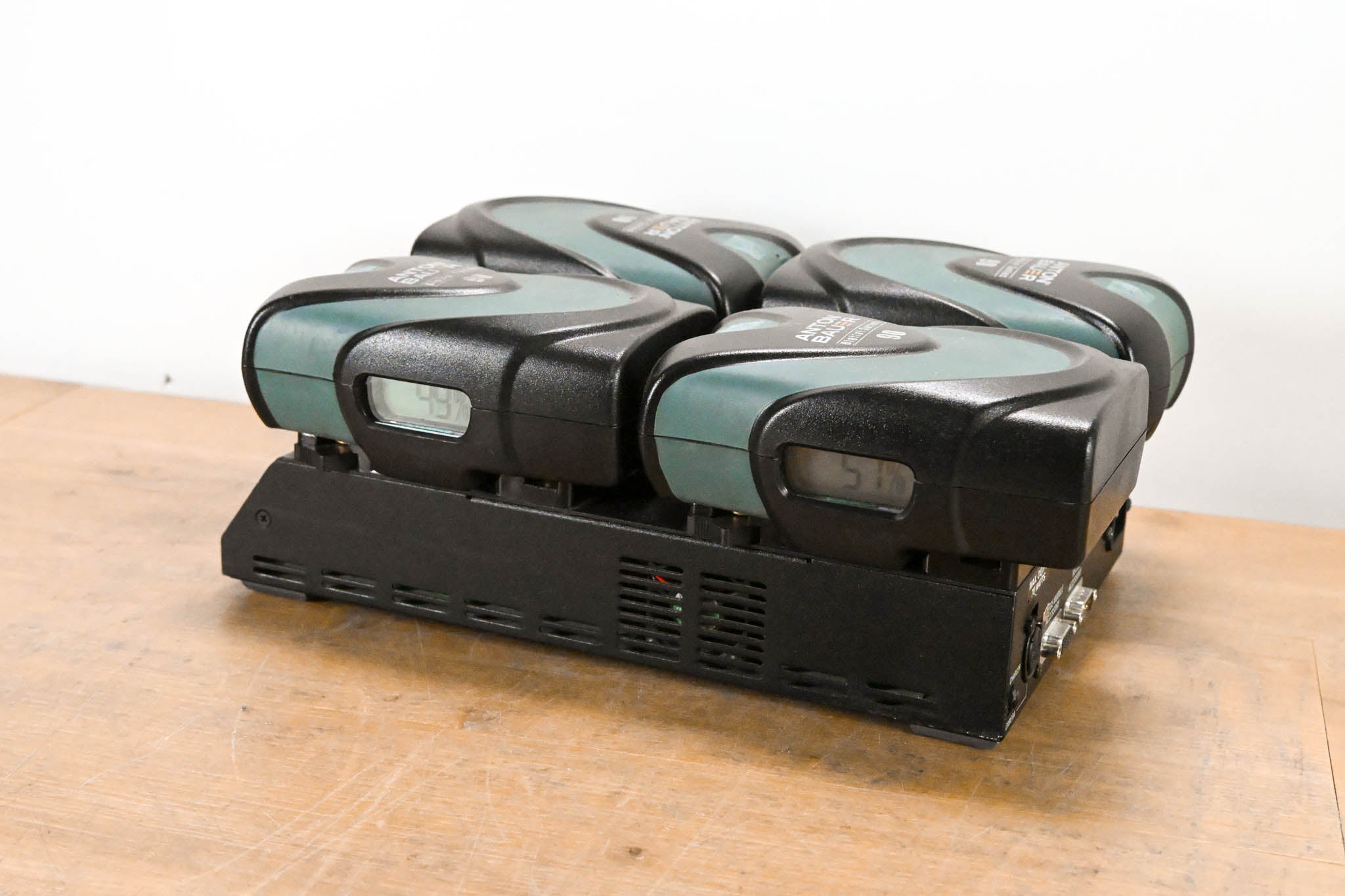 Anton Bauer Q-2702 Interactive 2000 QUAD PowerCharger w/ 4x Batteries