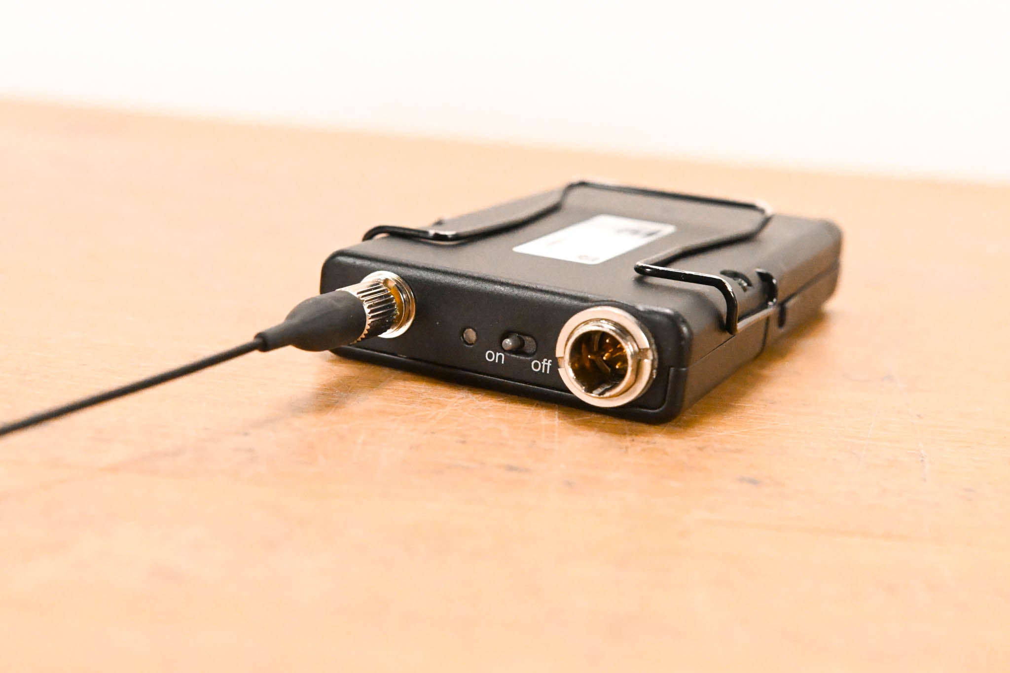 Shure UR4D Dual Wireless Receiver with one UR1 Bodypack - G1