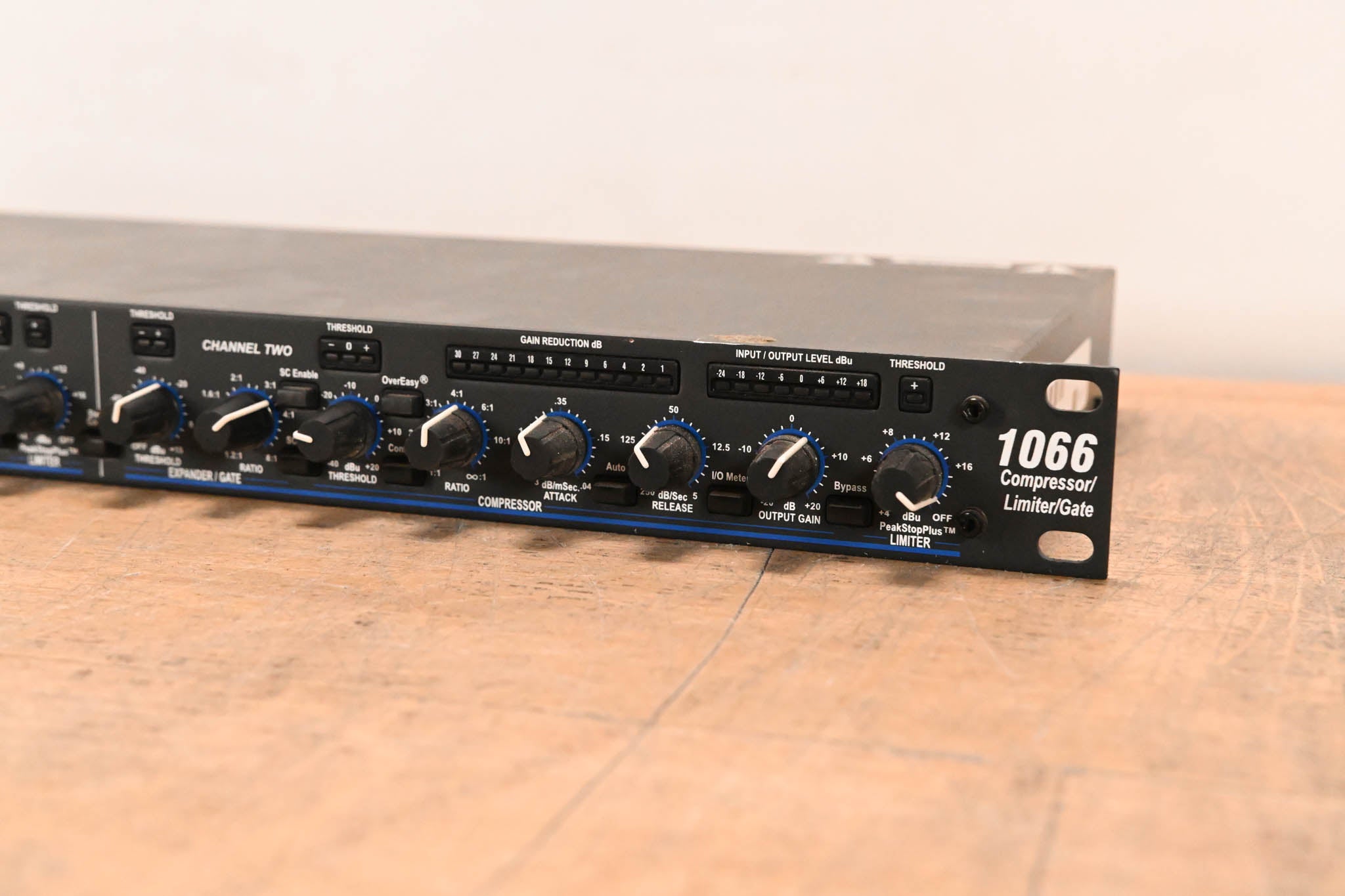 dbx 1066 2-Channel Compressor/Limiter/Gate