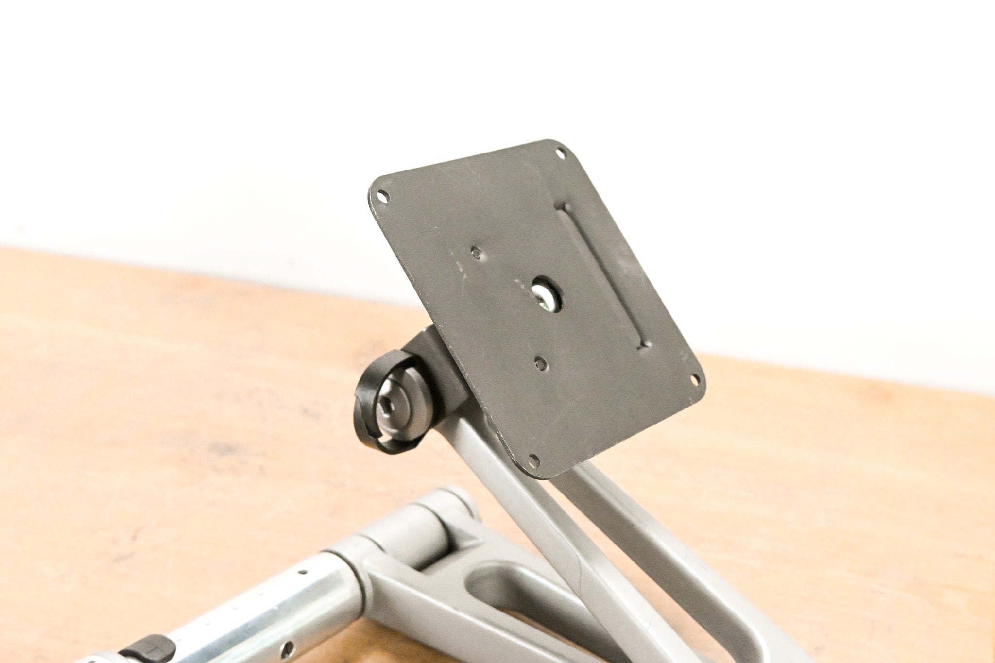 Humanscale M7 Adjustable Monitor Arm