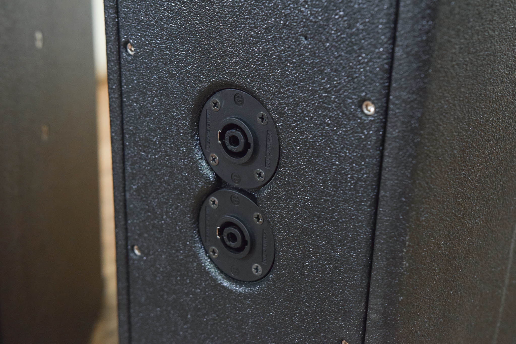 WorxAudio V8i Two-Way Line Array Loudspeaker (PAIR)