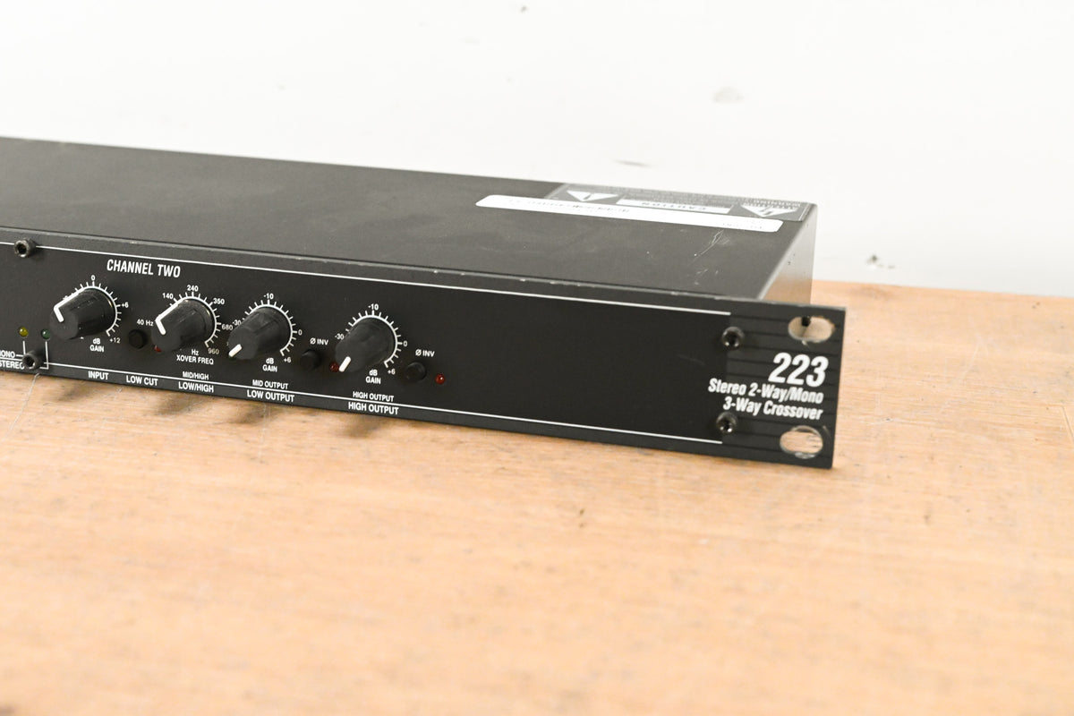 dbx 223 Stereo 2-Way / Mono 3-Way Crossover