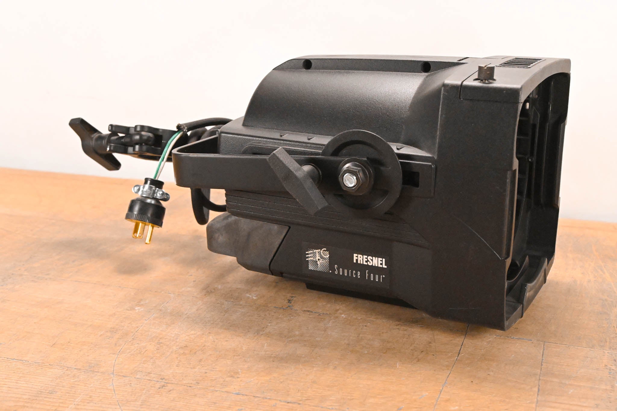 ETC Source Four Fresnel 750W Stage Light Fixture