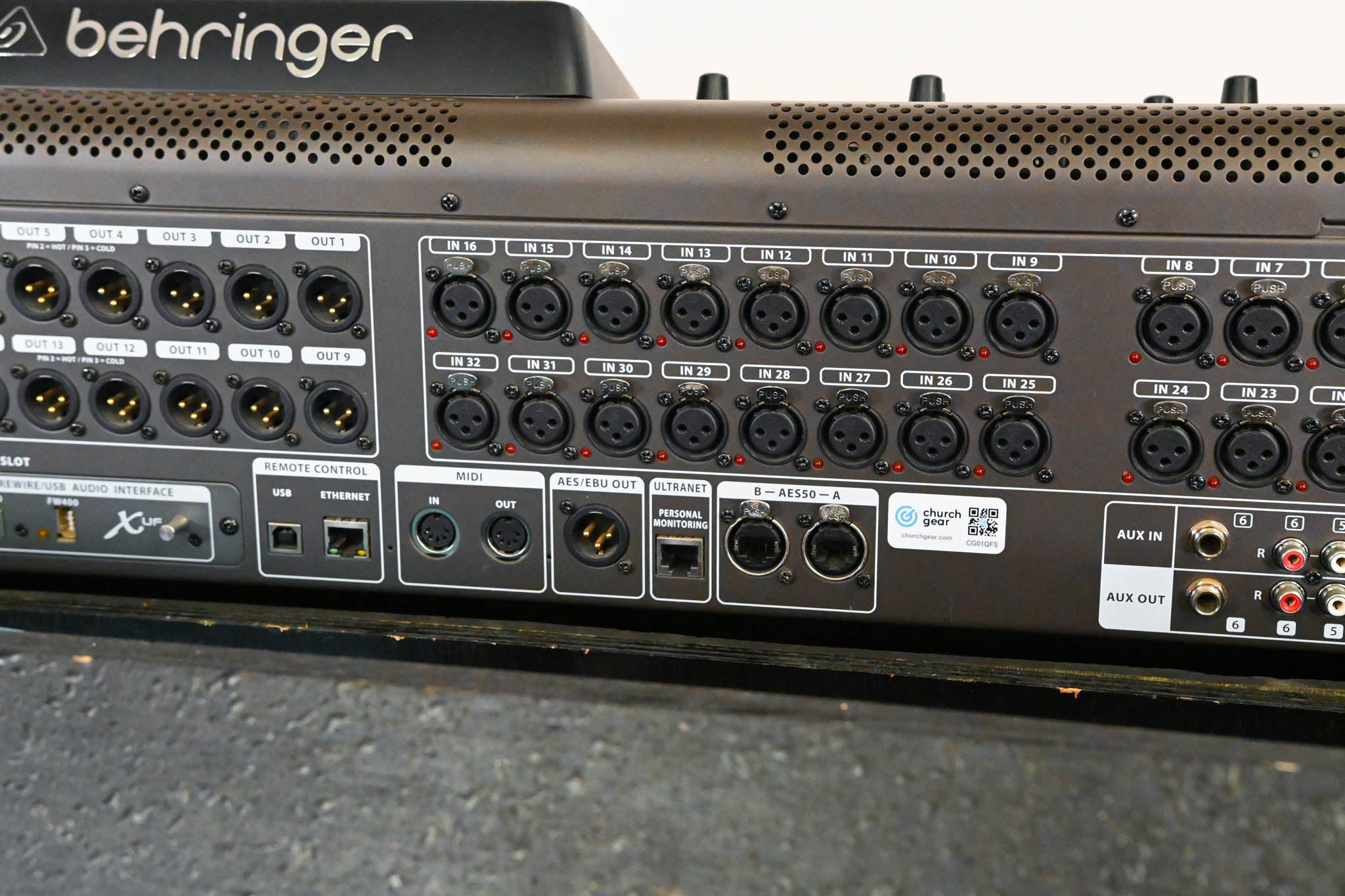 Behringer X32 40-Channel Digital Mixing Console with Road Case