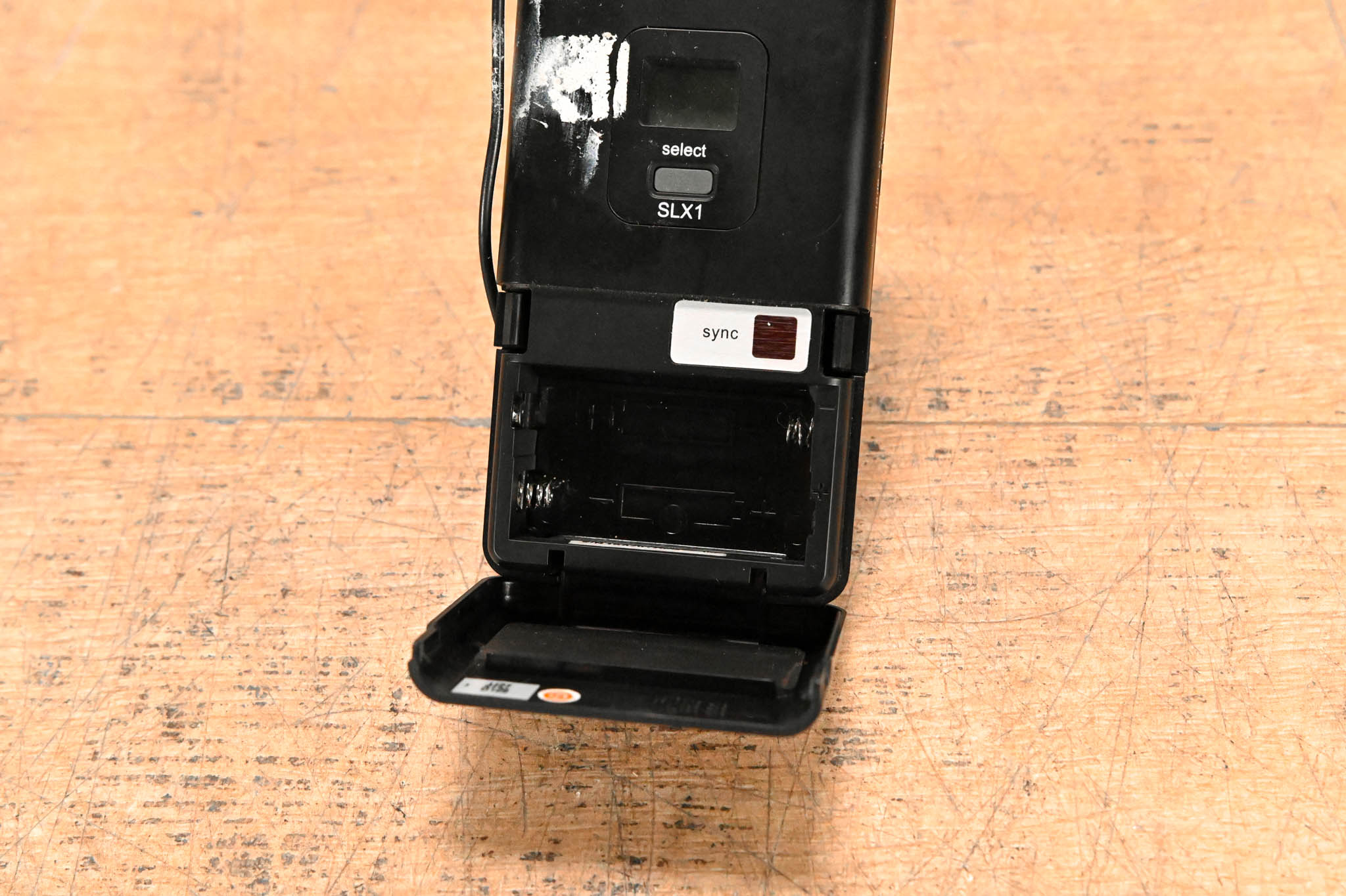 Shure SLX1 Wireless Bodypack Transmitter - J3 Band: 572-596 MHz