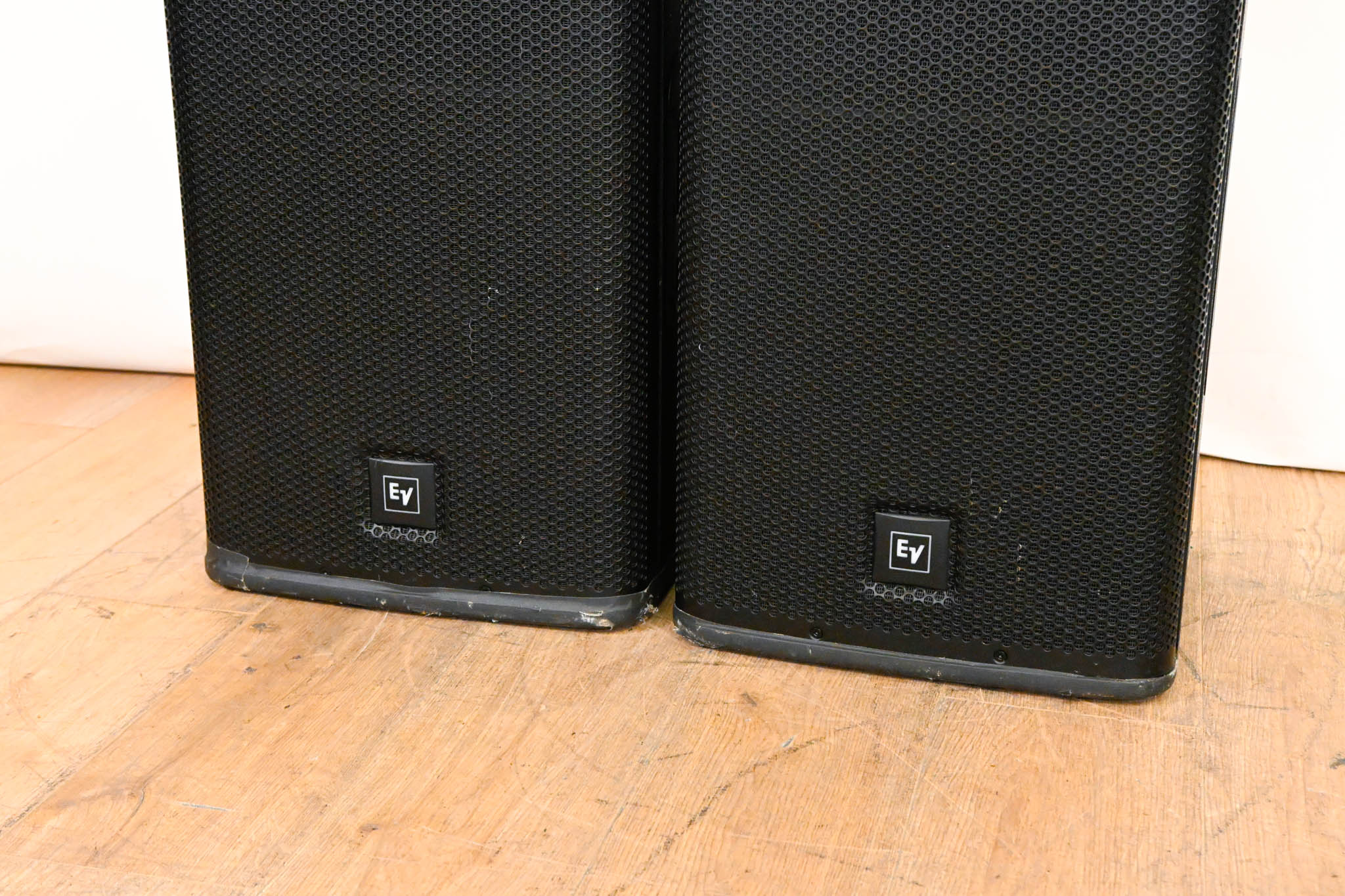 Electro-Voice (EV) ELX112P 12" Live X Two-Way Powered Loudspeaker (PAIR)