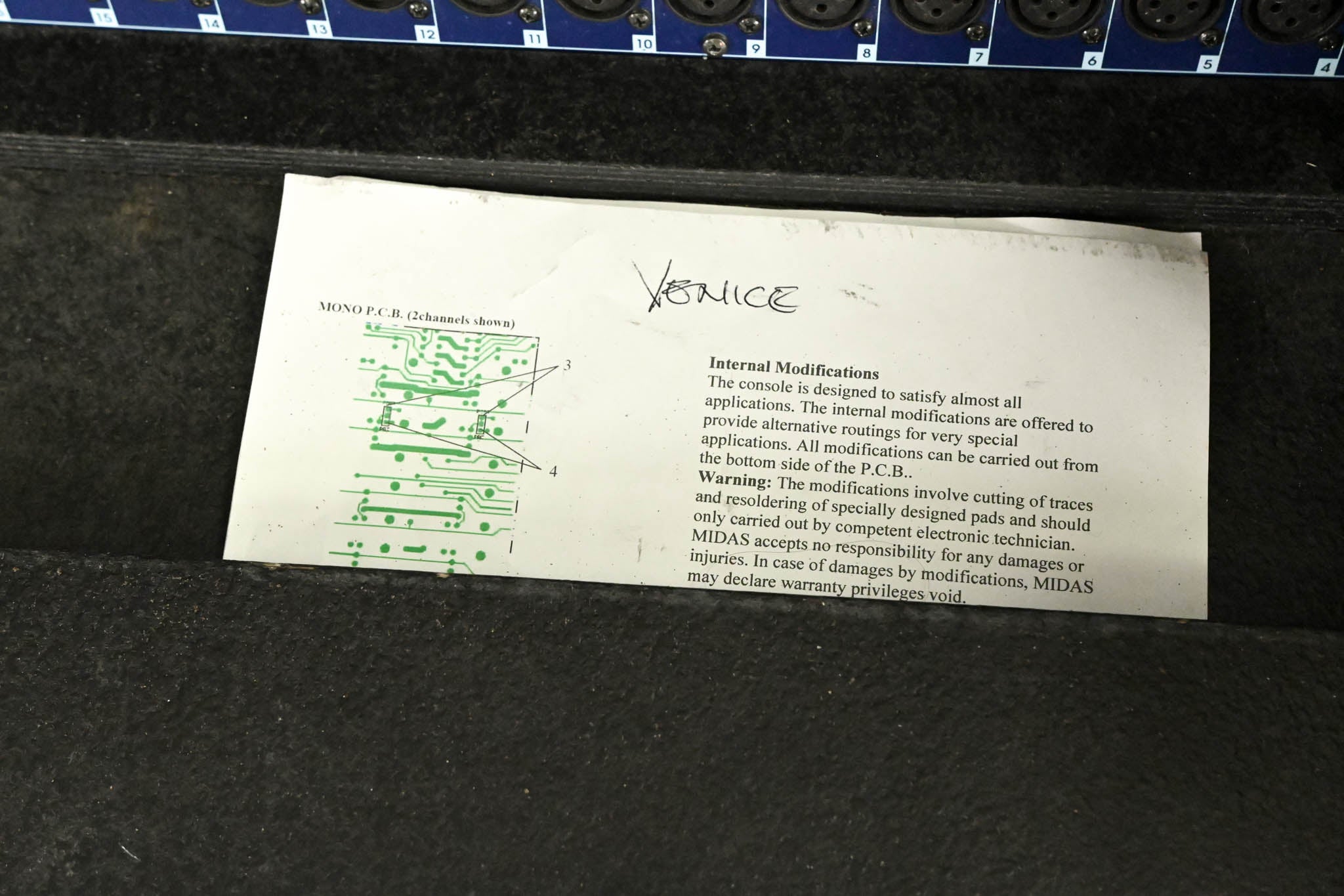 Midas Venice 320 32-Channel Analog Mixing Console with Road Case