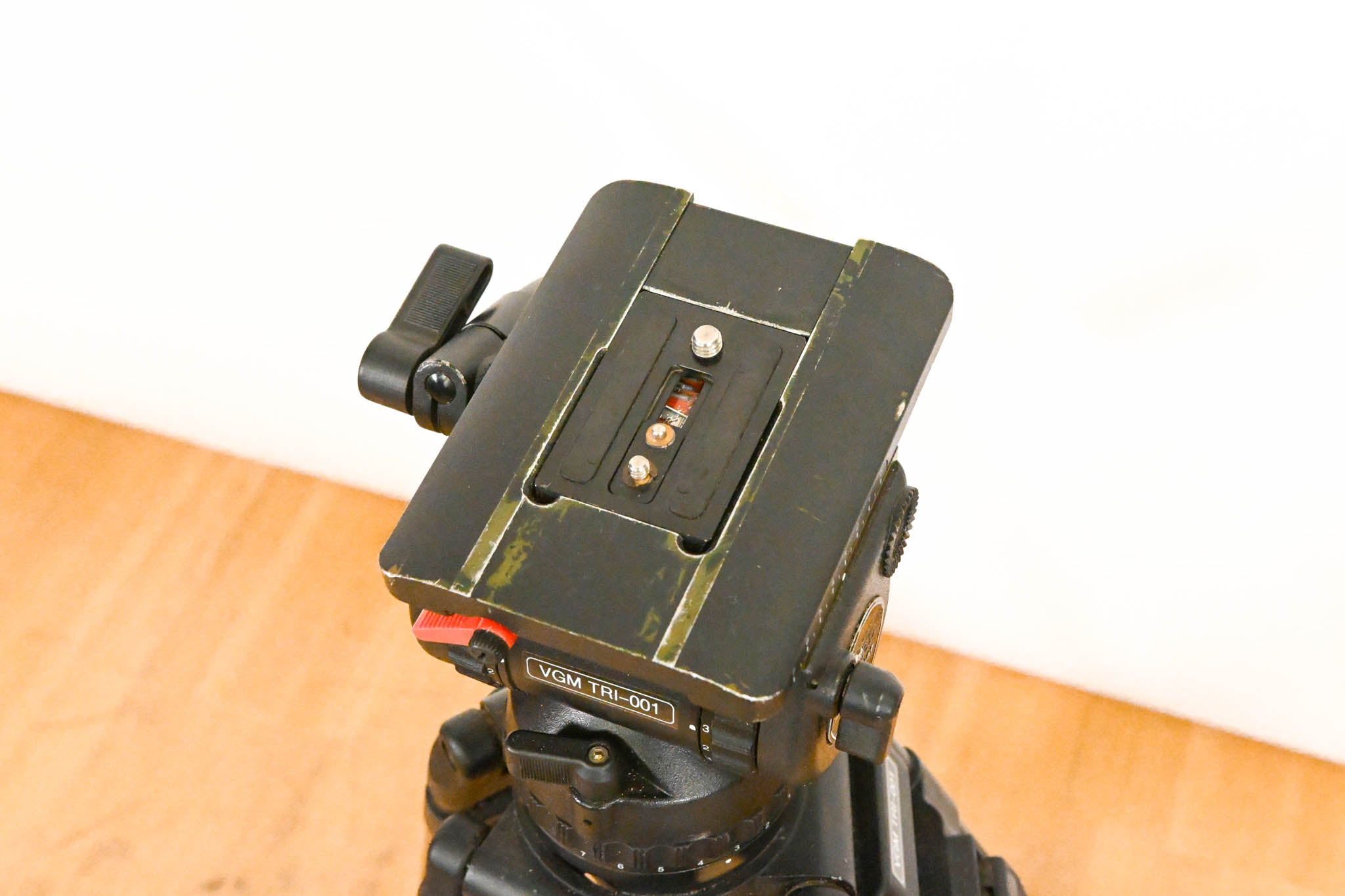 Secced SC-V15/100RP 100mm Fluid Head w/ Tripod Legs, Spreader & Case