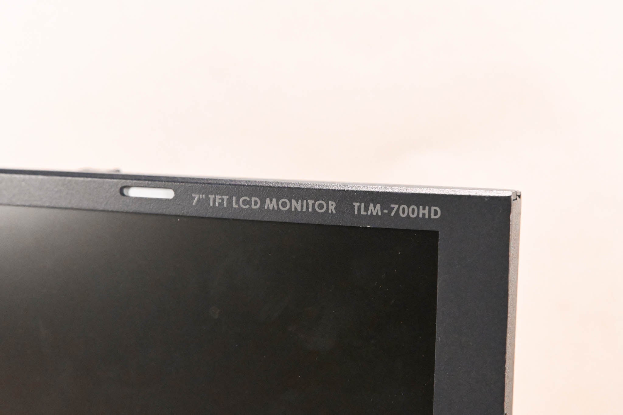 Datavideo TLM-700HD 7" HD/SD TFT LCD Monitor w/ V-Mount Battery Adapter