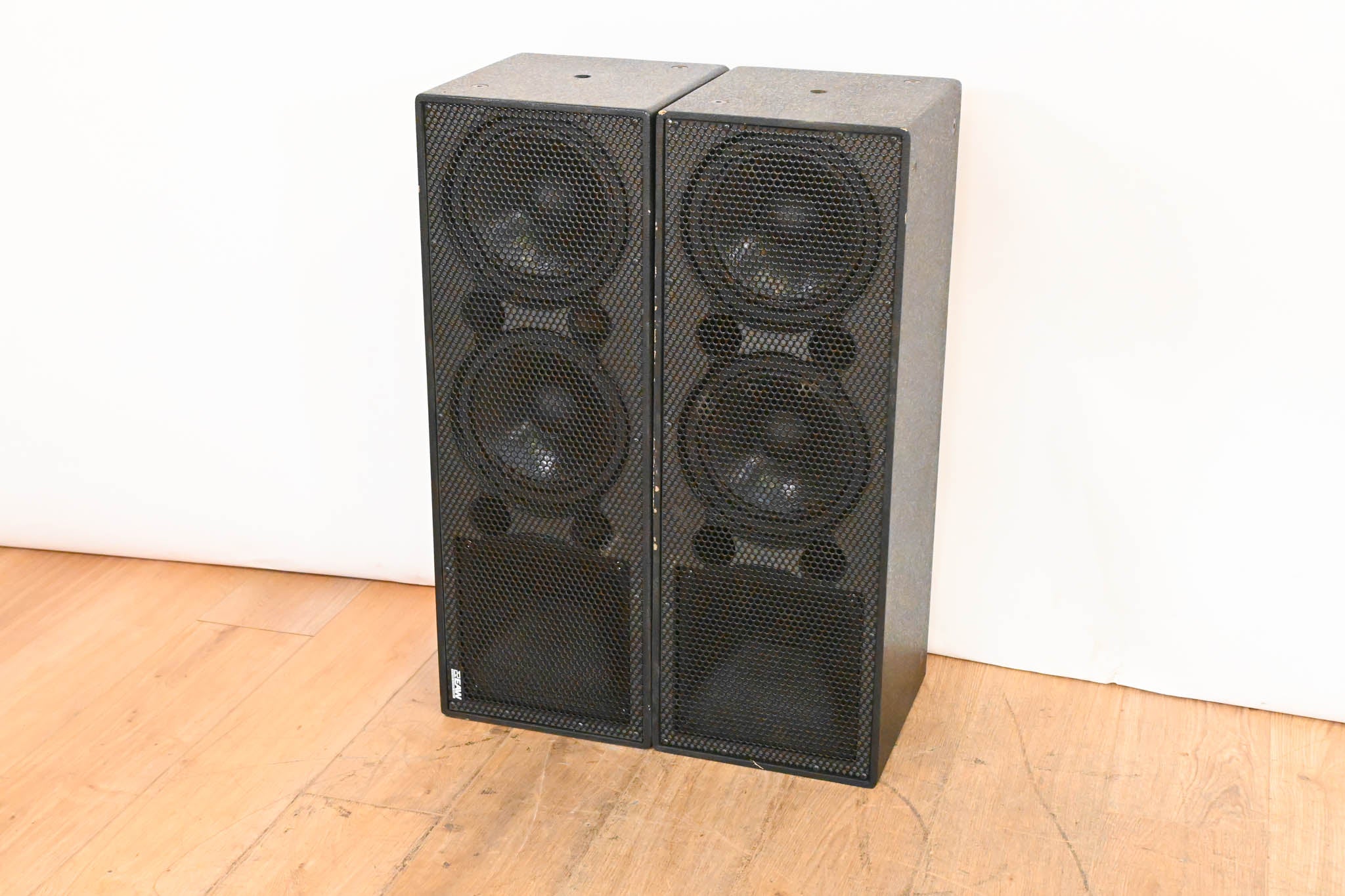 EAW UB82e 2-Way Passive Full Range Loudspeaker (PAIR)