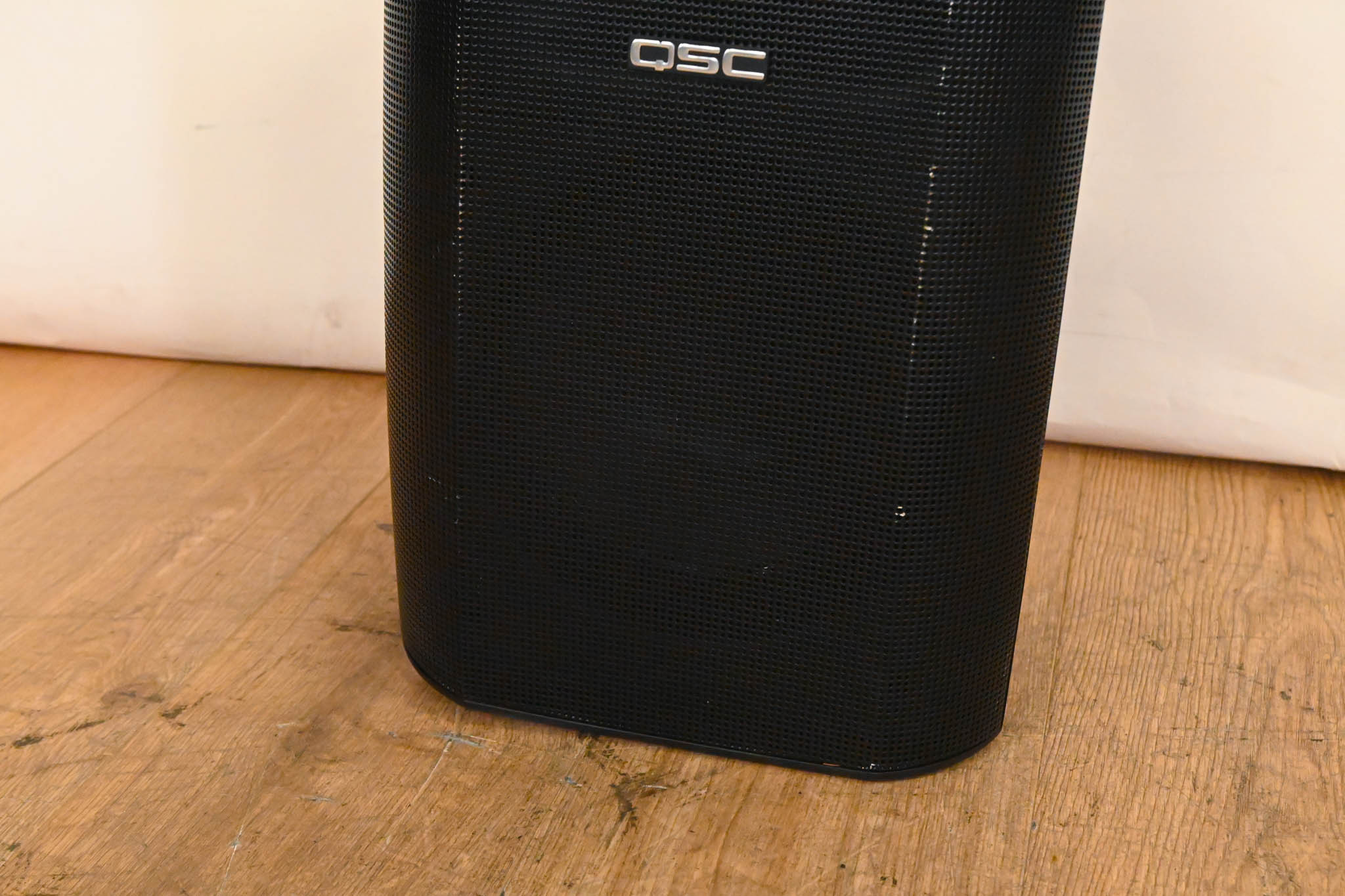 QSC I-82H 8" 2-Way 200-Watt Passive PA Speaker