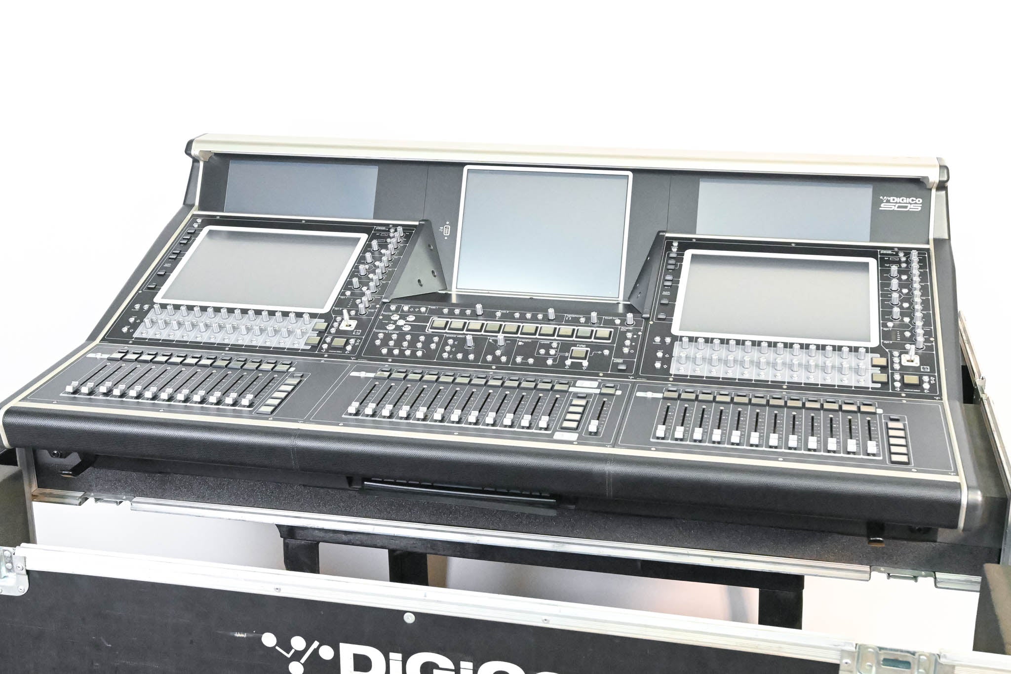 DiGiCo SD5 Digital Mixing Console w/ Waves Card, ST Optical & Road