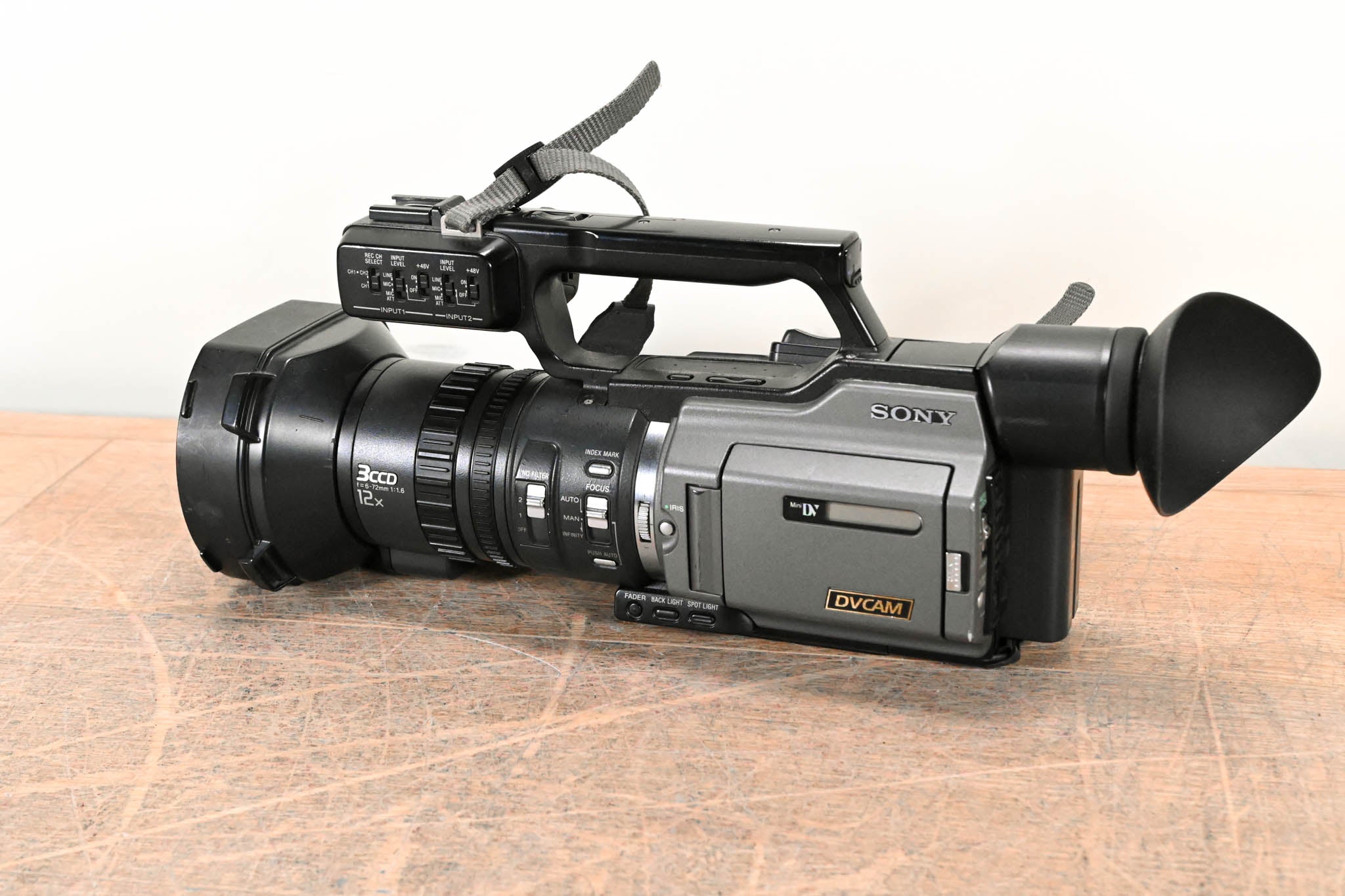 Sony DSR-PD170 3-CCD Mini DVCAM Camcorder