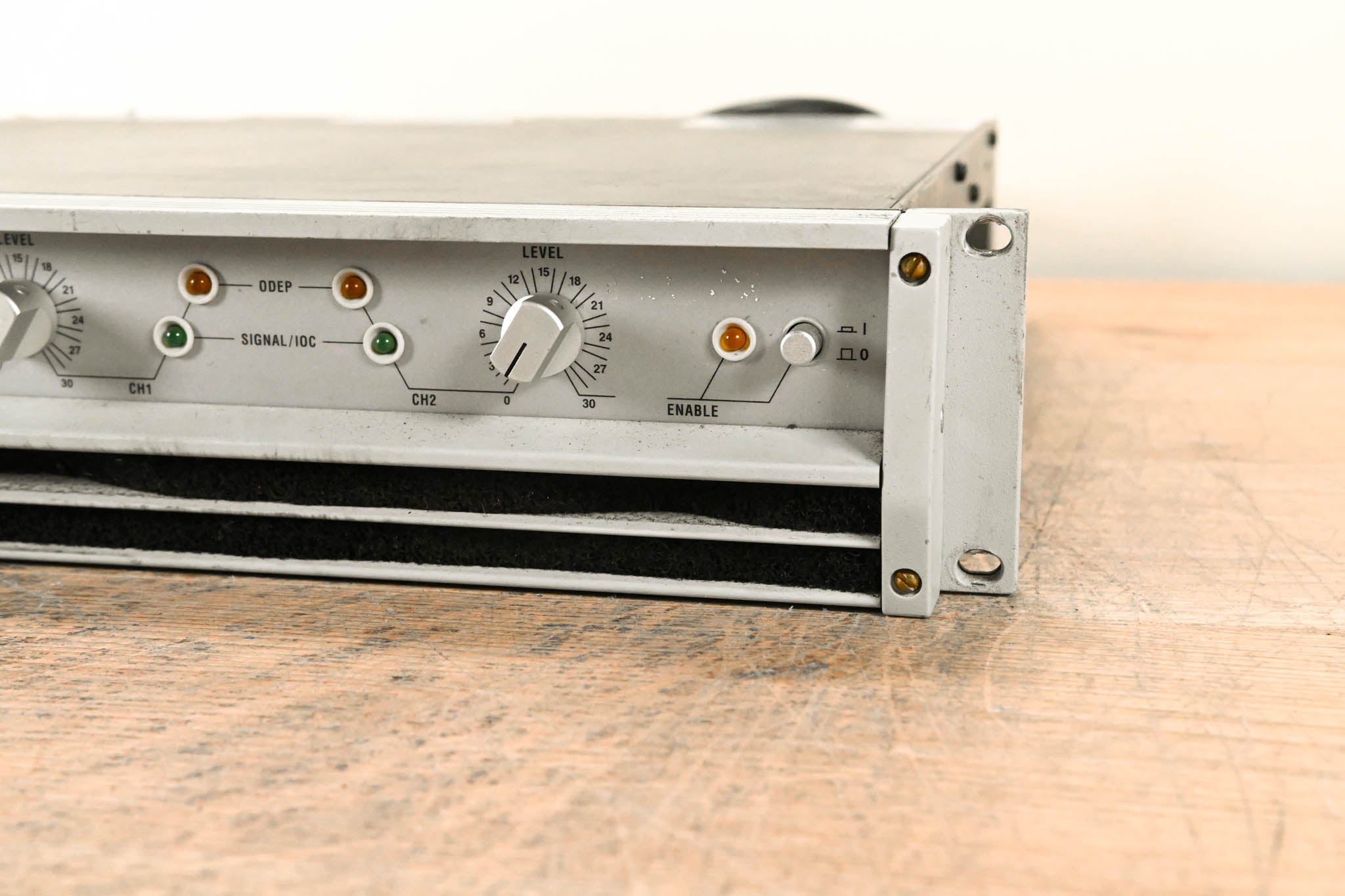 Crown Macro-Tech 2402 2-Channel Power Amplifier