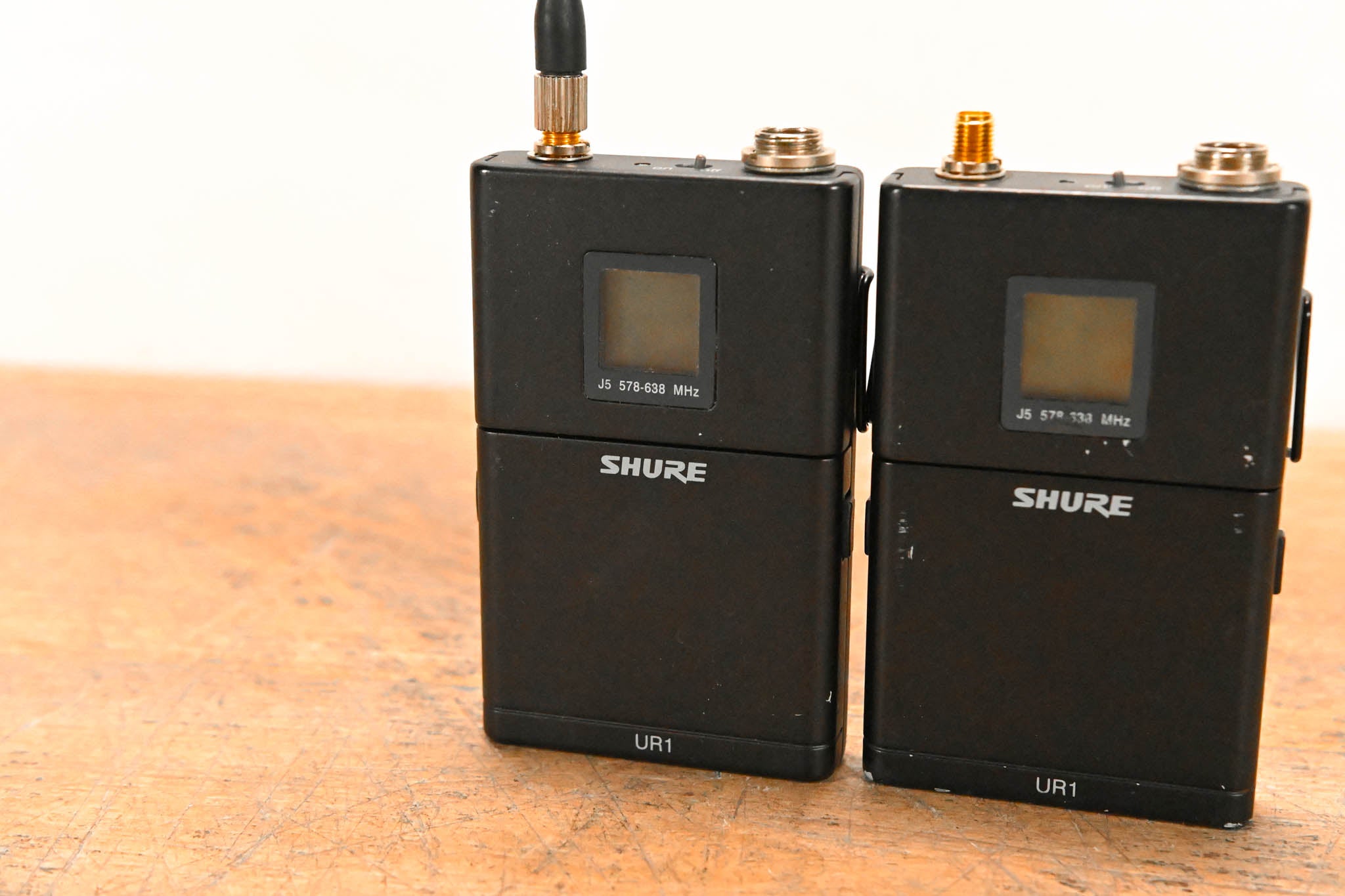 Shure UR4D+ Dual Wireless Receiver w/ two Bodypacks J5 Band: 578-638 MHz