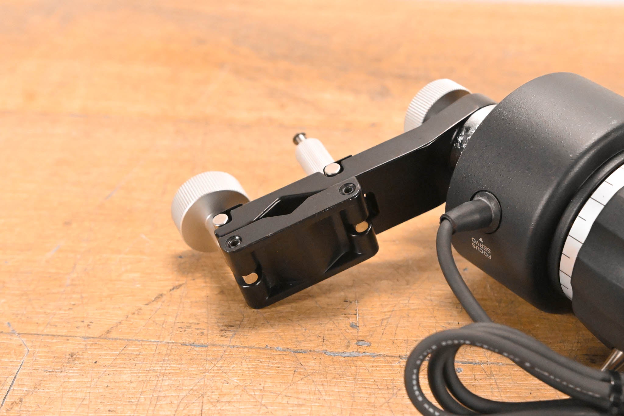 Canon FPD-400D Digital Focus Servo Demand with CR-10 Mount Clamp