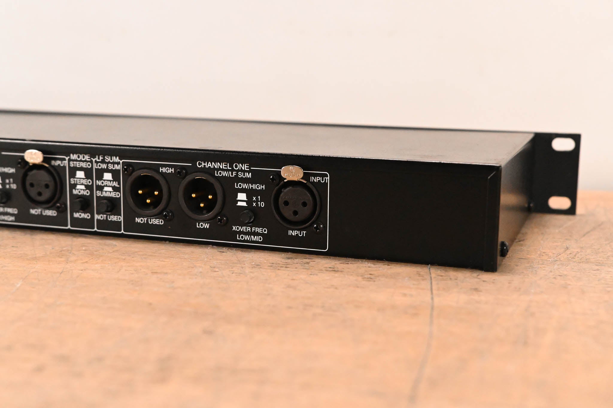 dbx 223XL Stereo 2-Way / Mono 3-Way Crossover