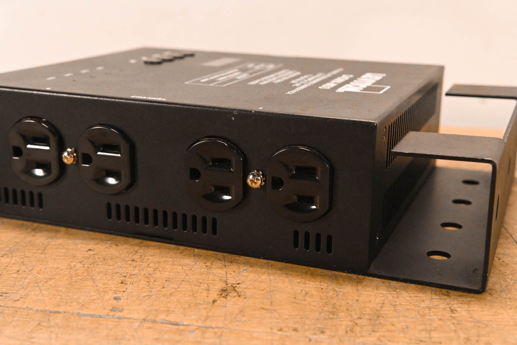 Leviton D4DMX-MD3 4-Channel Programmable Dimmer Pack