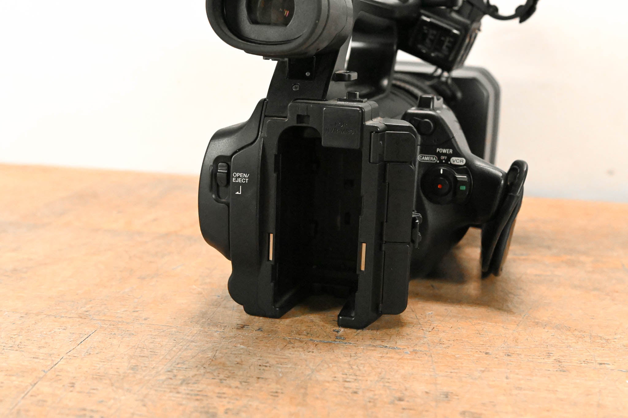 Sony HVR-Z5U Professional 1/3" 3-CMOS HDV Camcorder
