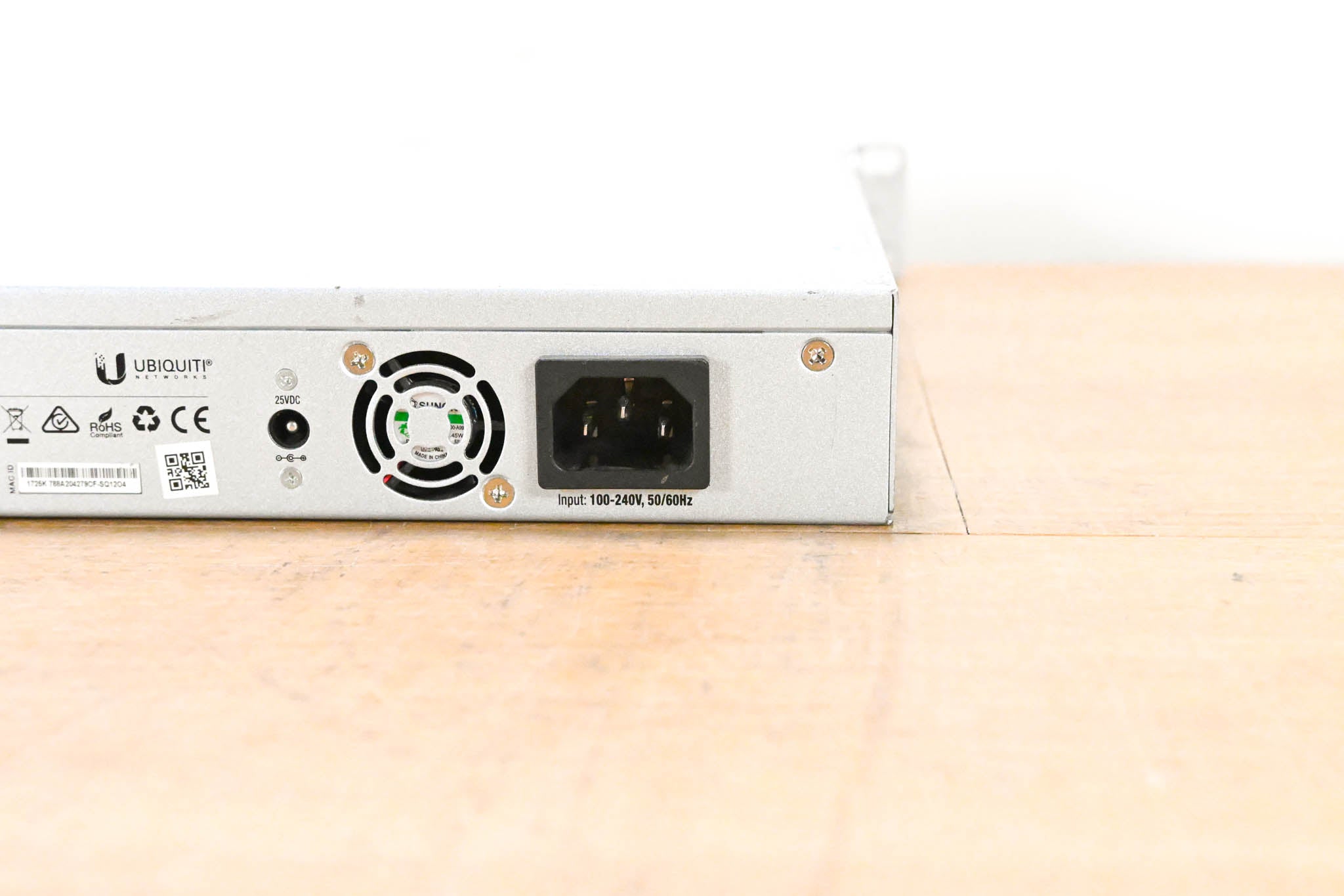 Ubiquiti UniFi US-48 Switch 48 48-Port Gigabit Ethernet Switch