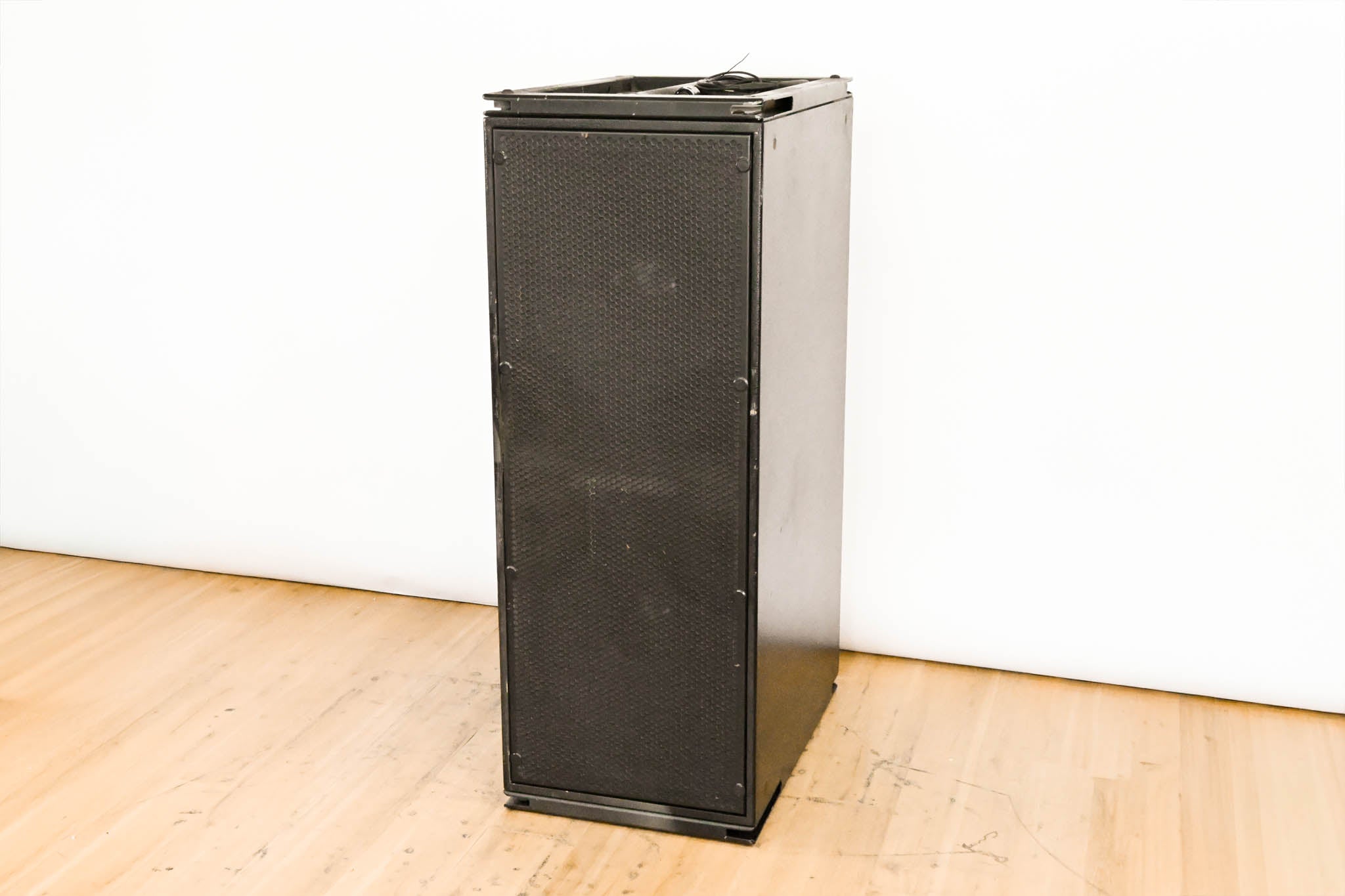 Meyer Sound M3D-SUB Active Directional Cardioid Subwoofer