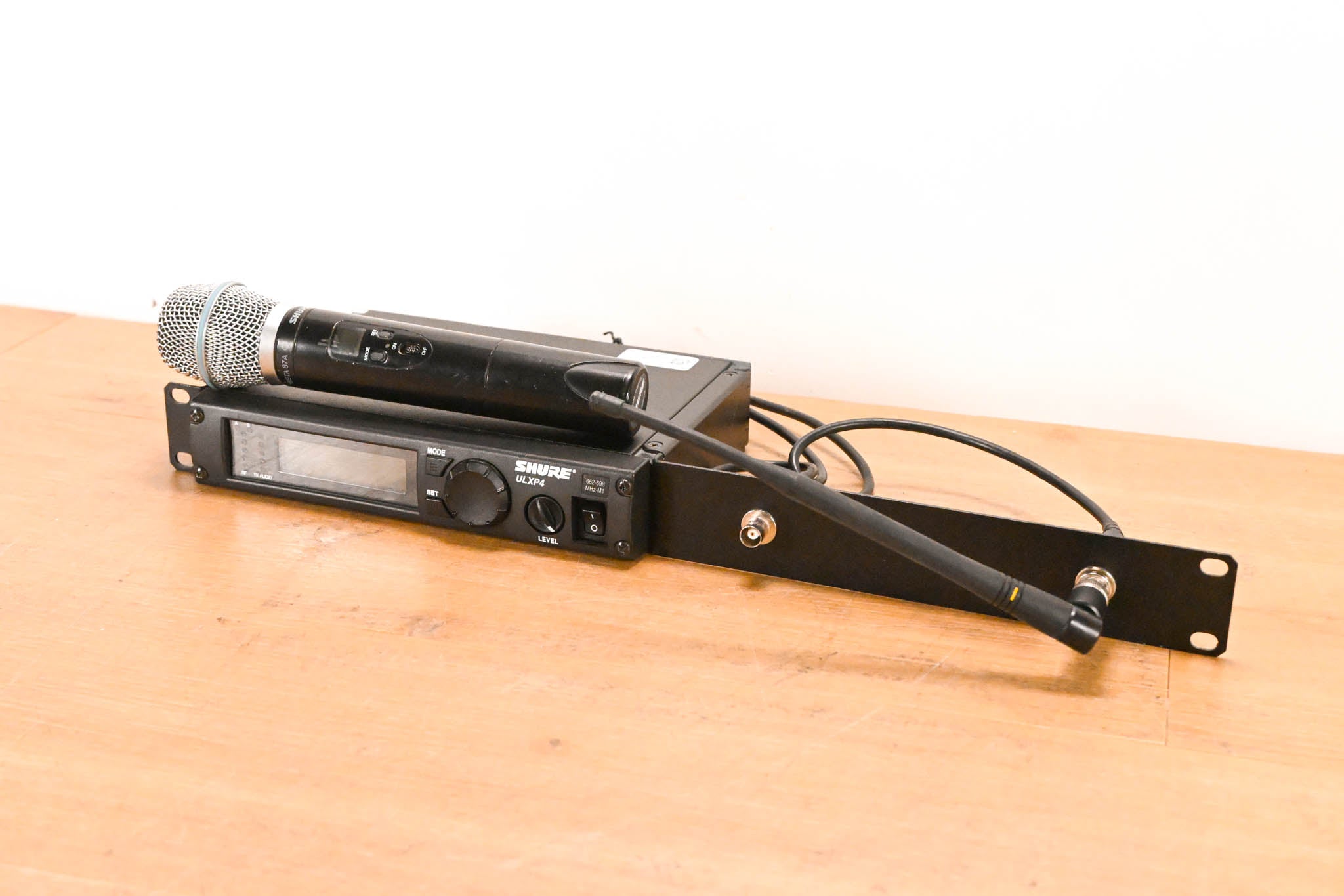 Shure ULXP24/BETA87A Handheld Wireless System - M1 Band NO POWER SUPPLY
